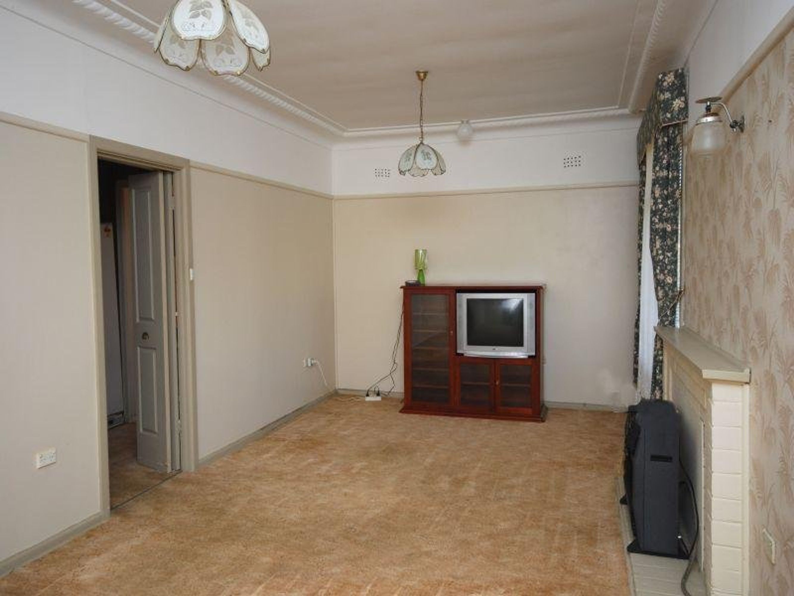 9 Whinmoor St, Katoomba - Thumbnail 4