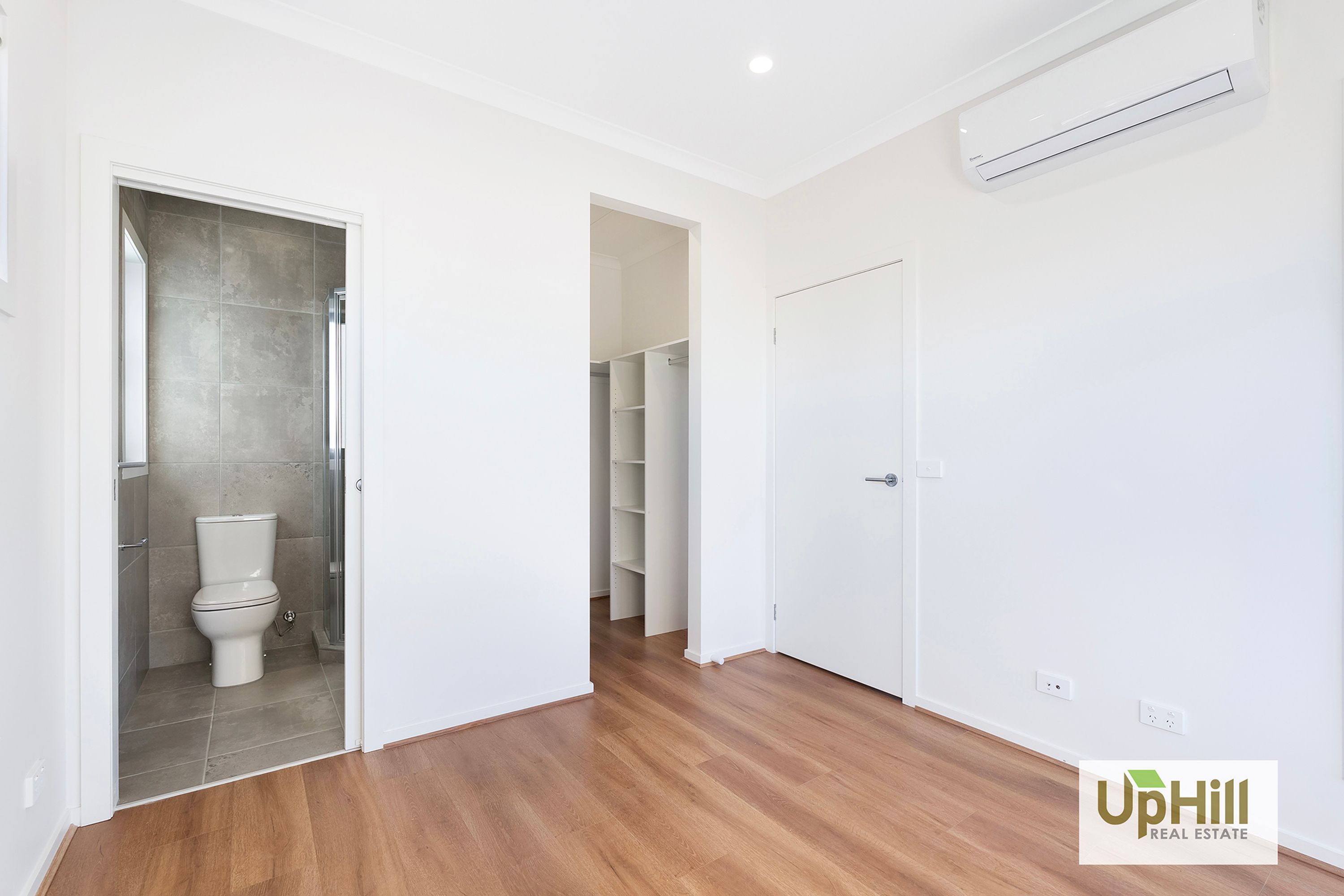 77 Plymouth Boulevard, Clyde North - Thumbnail 4