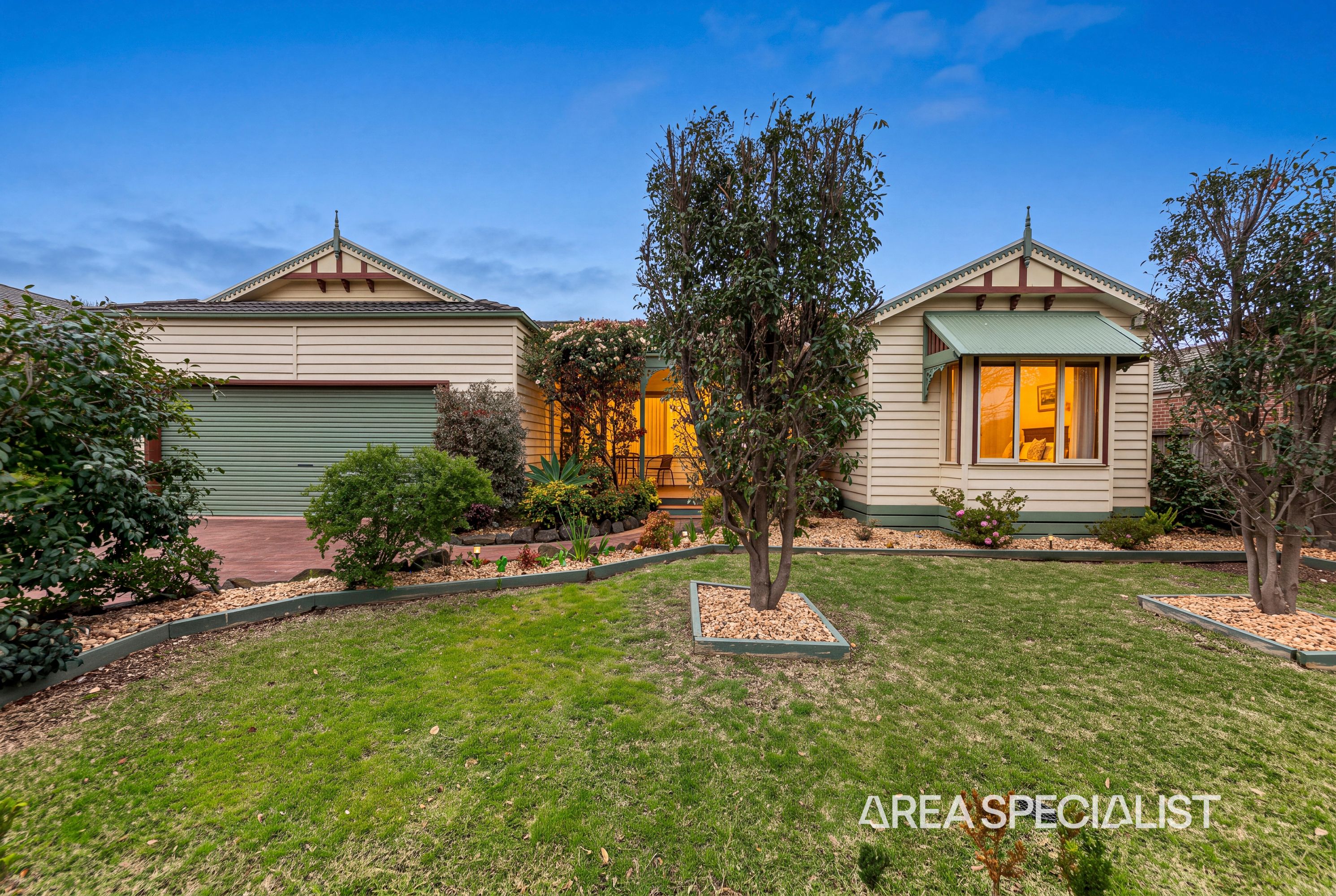 15 McCubbin Avenue, Pakenham, VIC 3810
