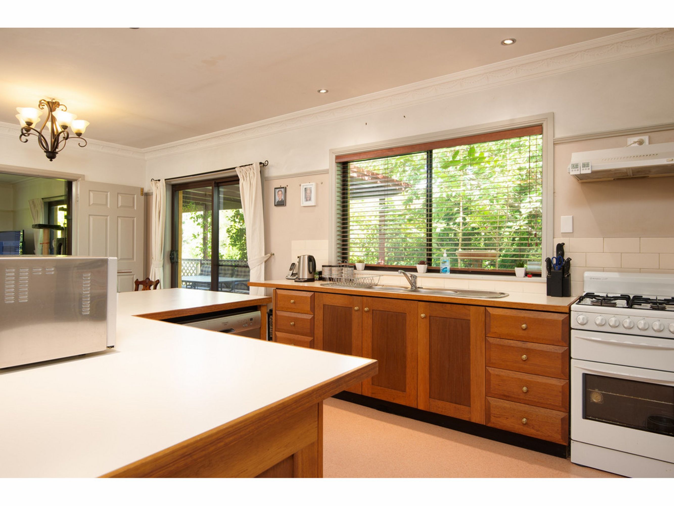 8 Fourth Avenue, Katoomba - Thumbnail 3