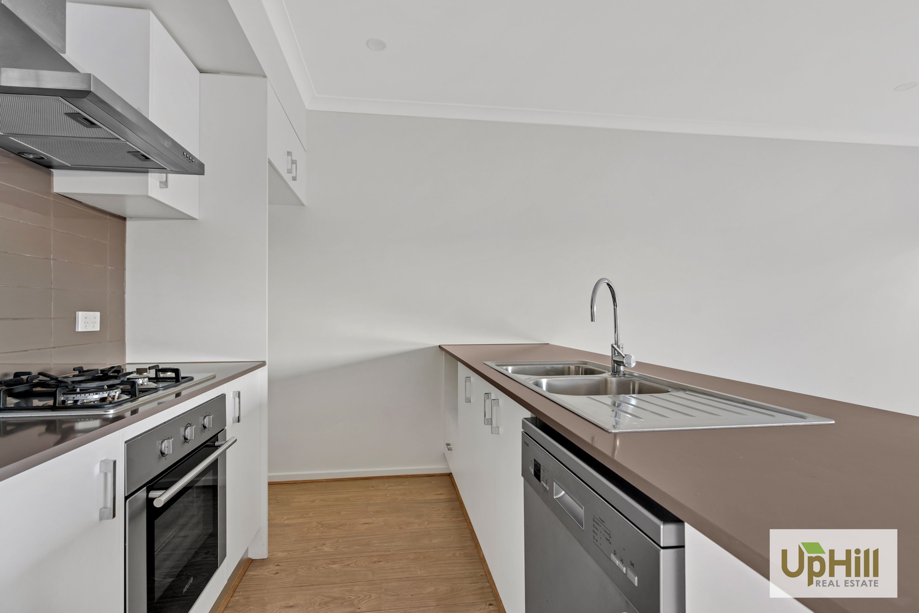 19 ELISTON AVENUE, Clyde - Thumbnail 3