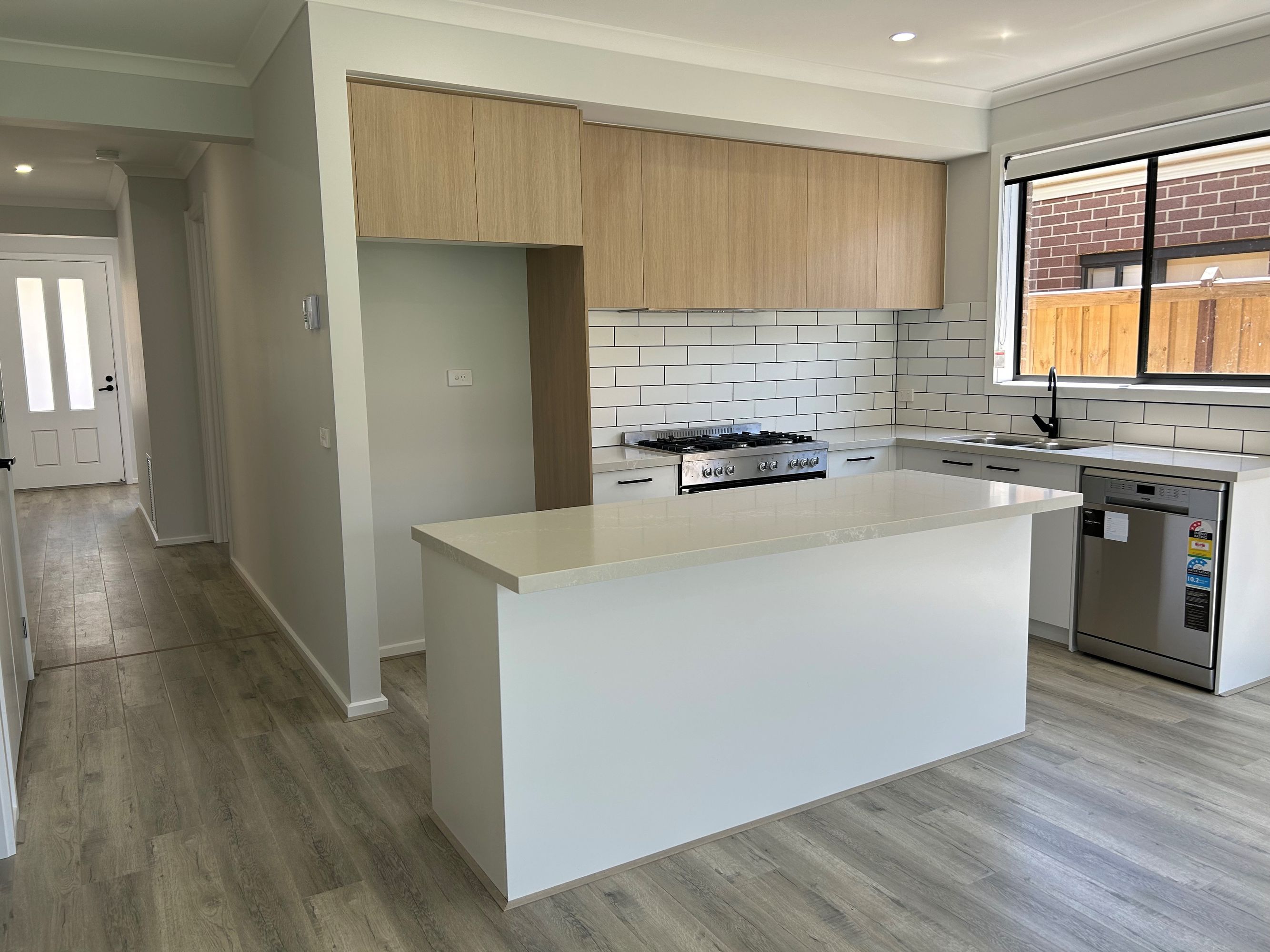 7 champion street, Clyde North - Thumbnail 2
