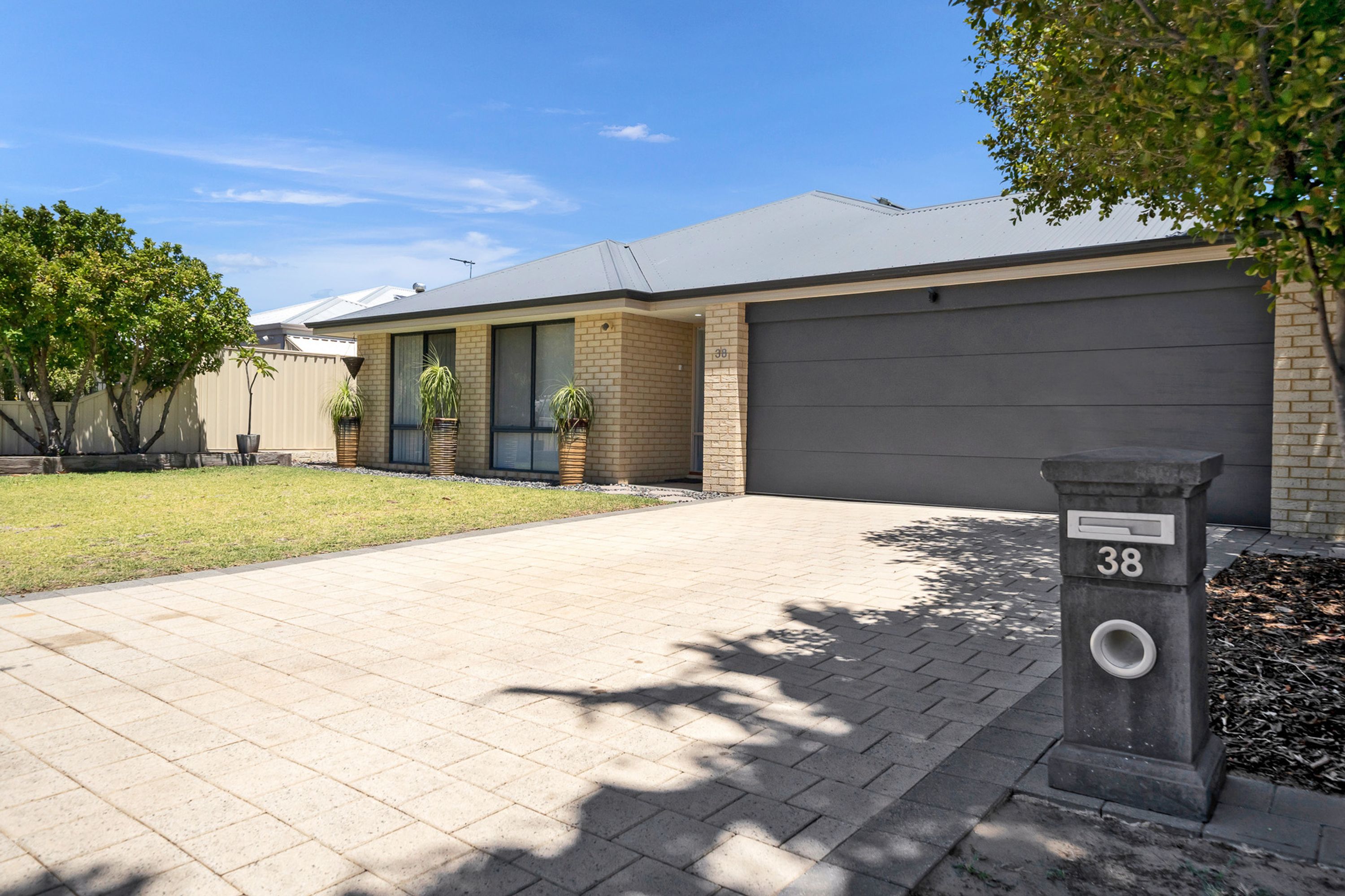 38 Warrida Way, Maddington, WA 6109, Maddington - Thumbnail 2