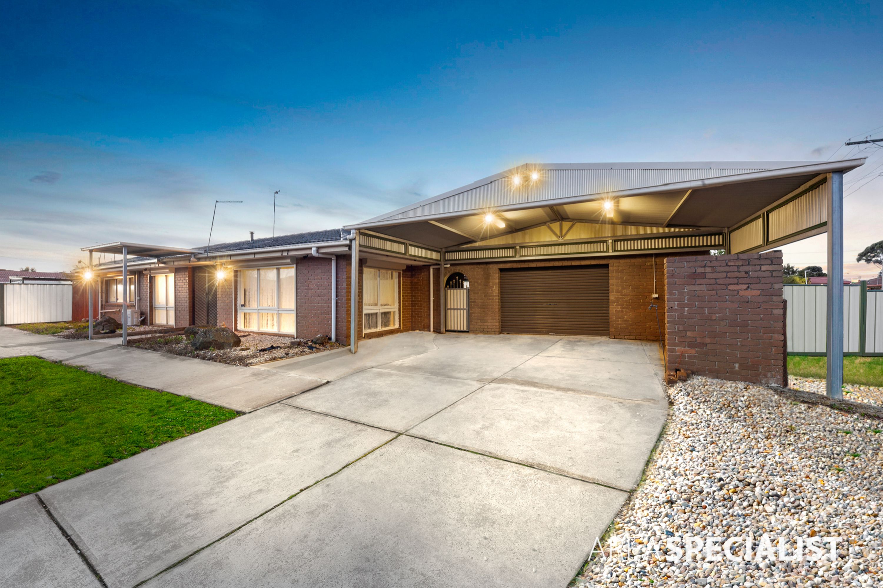 31 Camelot Drive, Albanvale VIC 3021, Albanvale - Thumbnail 2
