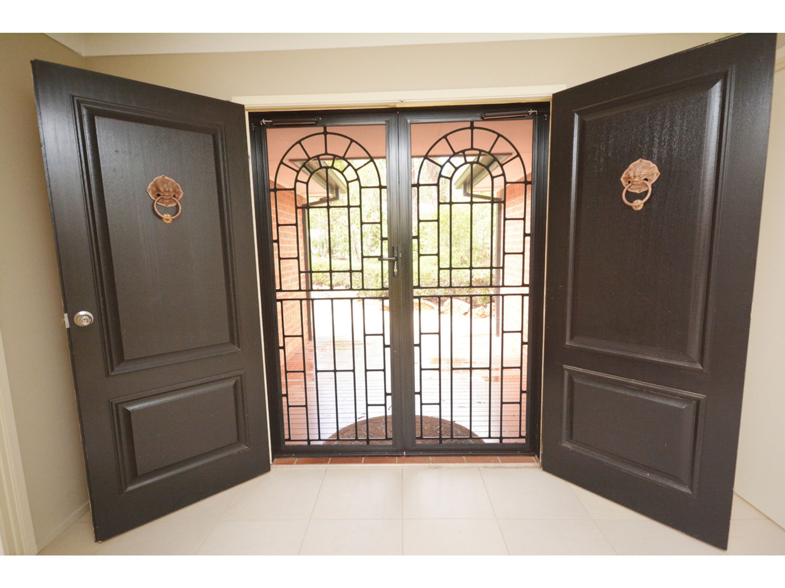 23 Seiberi Close, Blackheath - Thumbnail 2