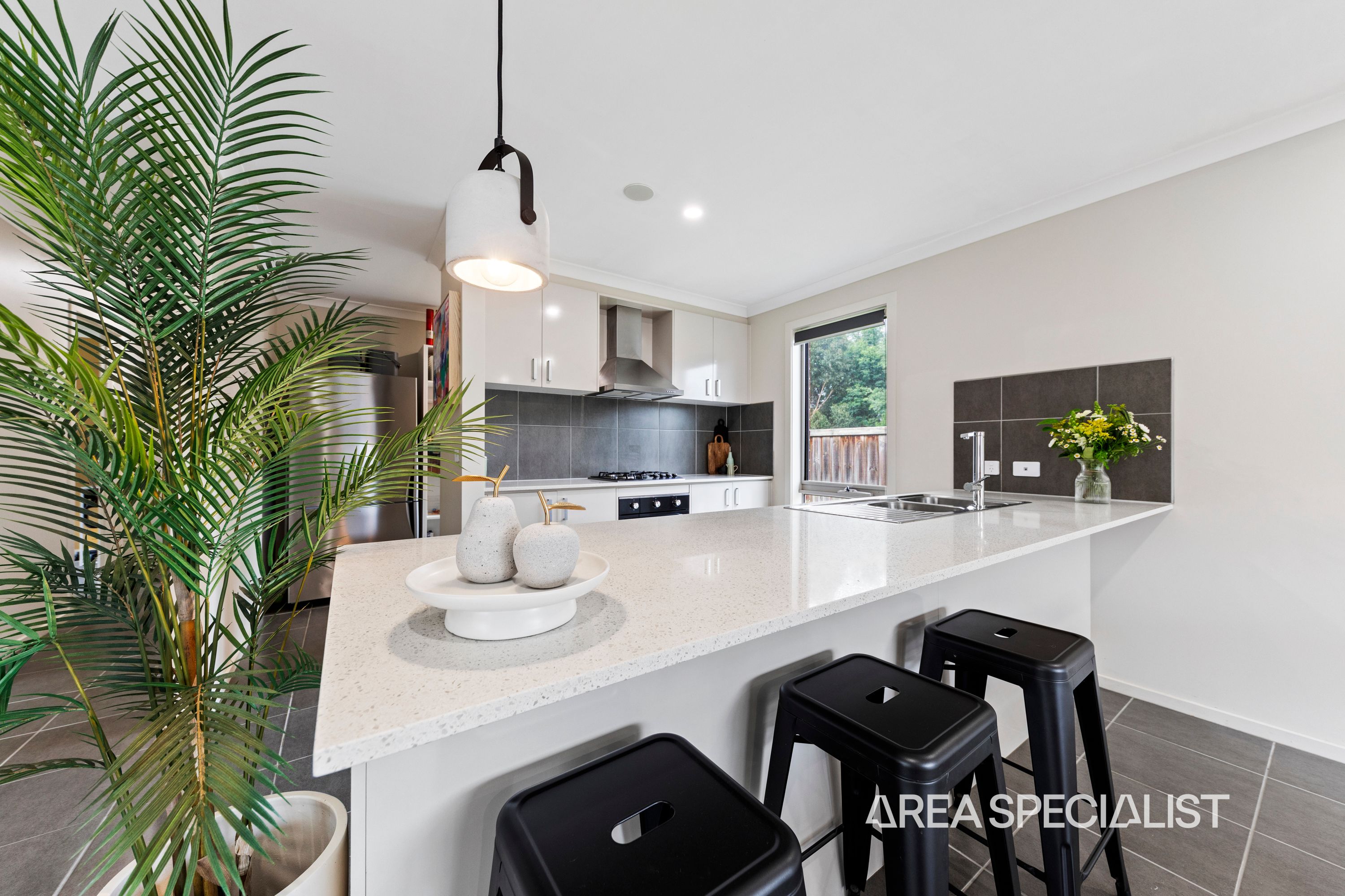 14 Elmside Avenue, Warragul - Thumbnail 2