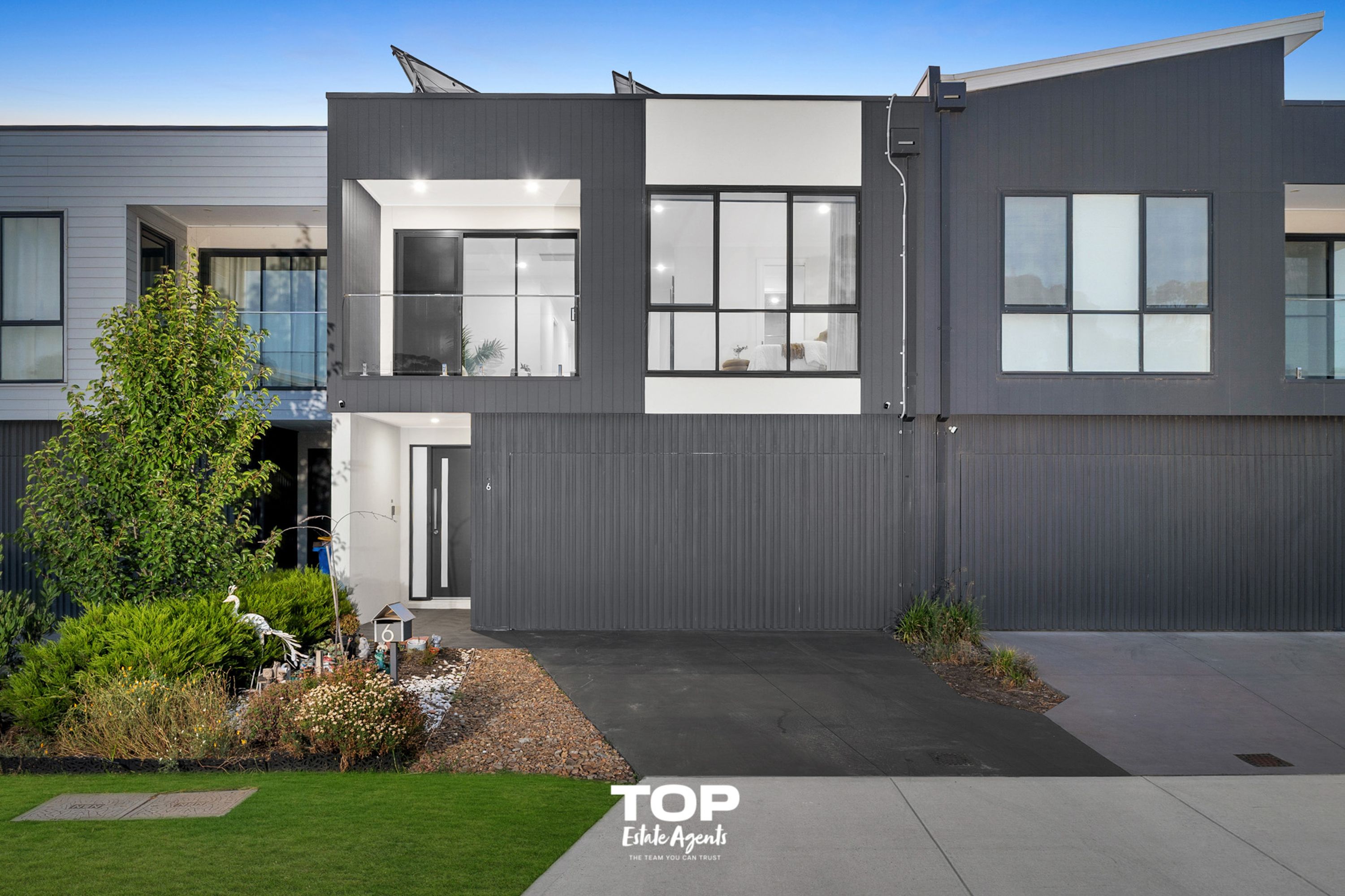 6 Savoy Grove, Cranbourne North - Thumbnail 2