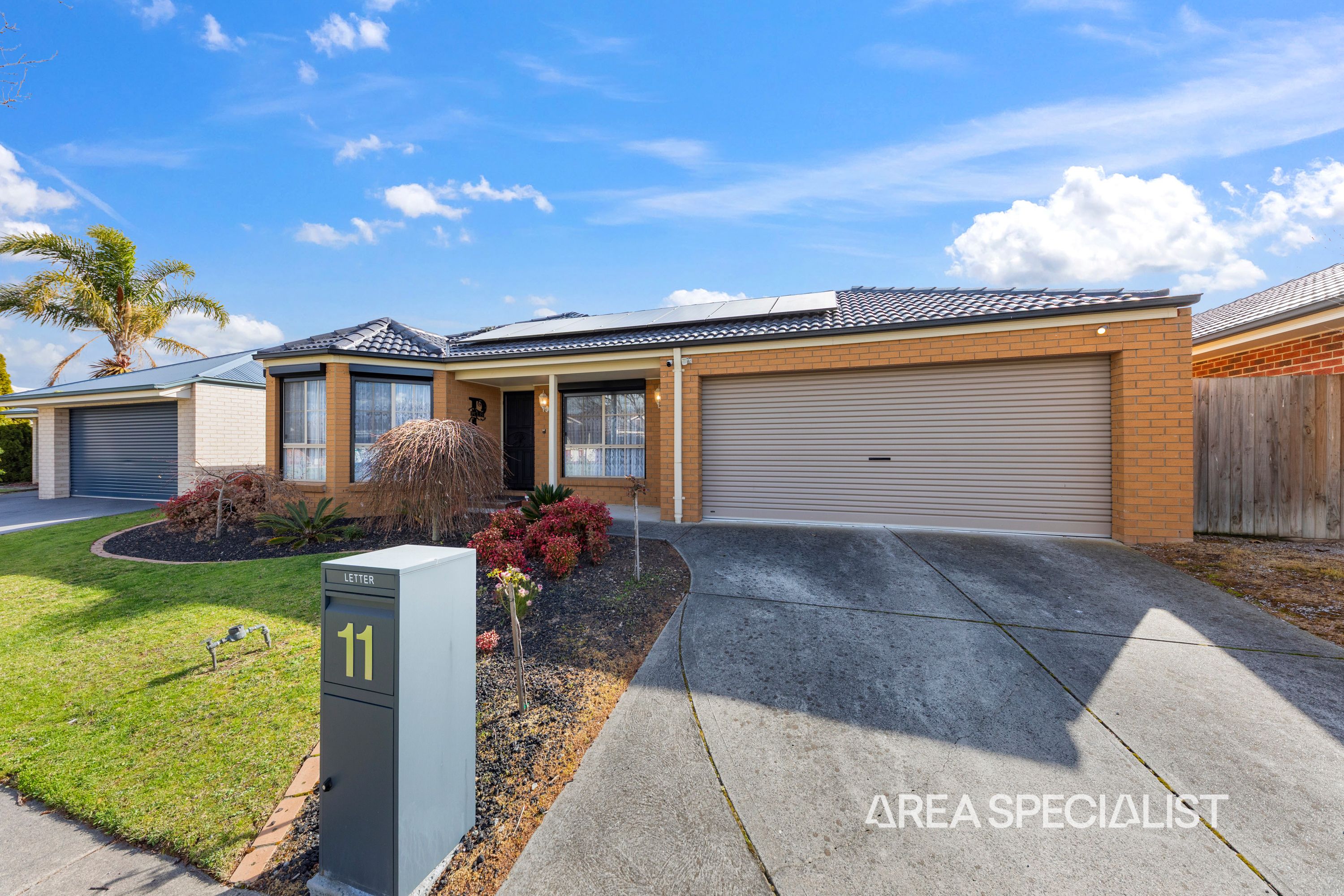 11 Redfern Way, Pakenham - Thumbnail 2