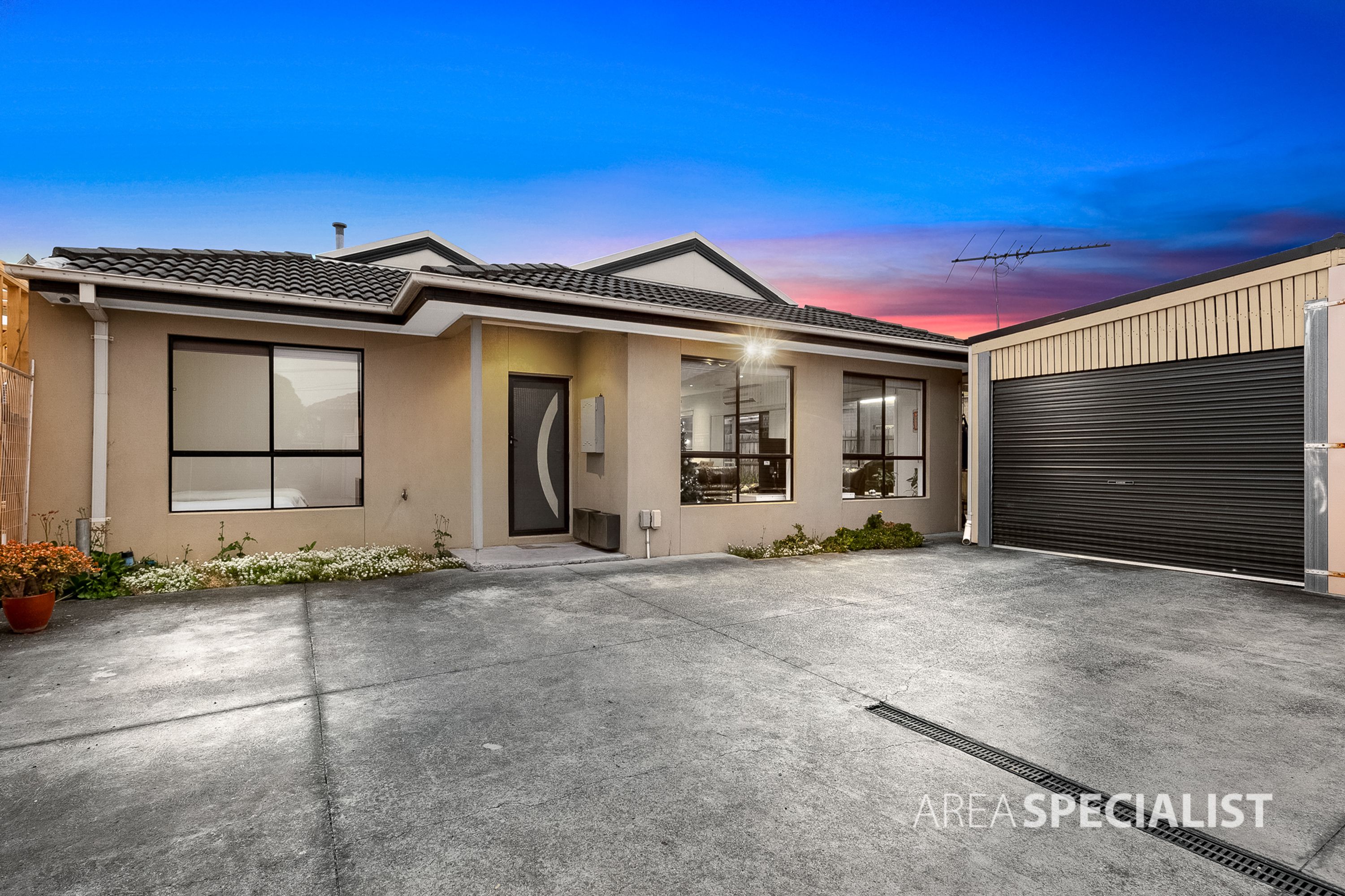 2/3 McRae Avenue, St Albans VIC 3021, St Albans - Thumbnail 2