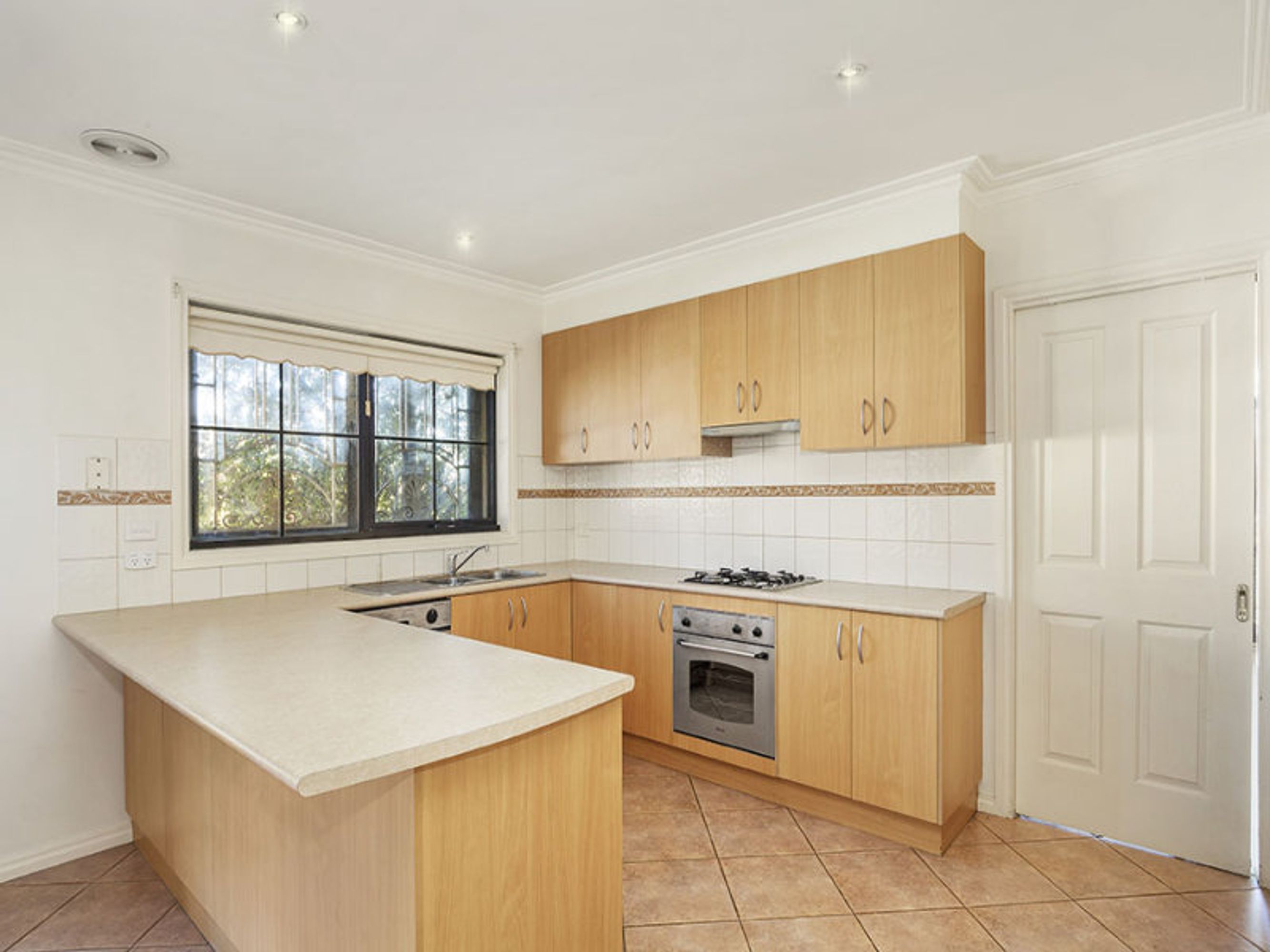 1/10 Edwards Road, Werribee, VIC 3030, Werribee - Thumbnail 3