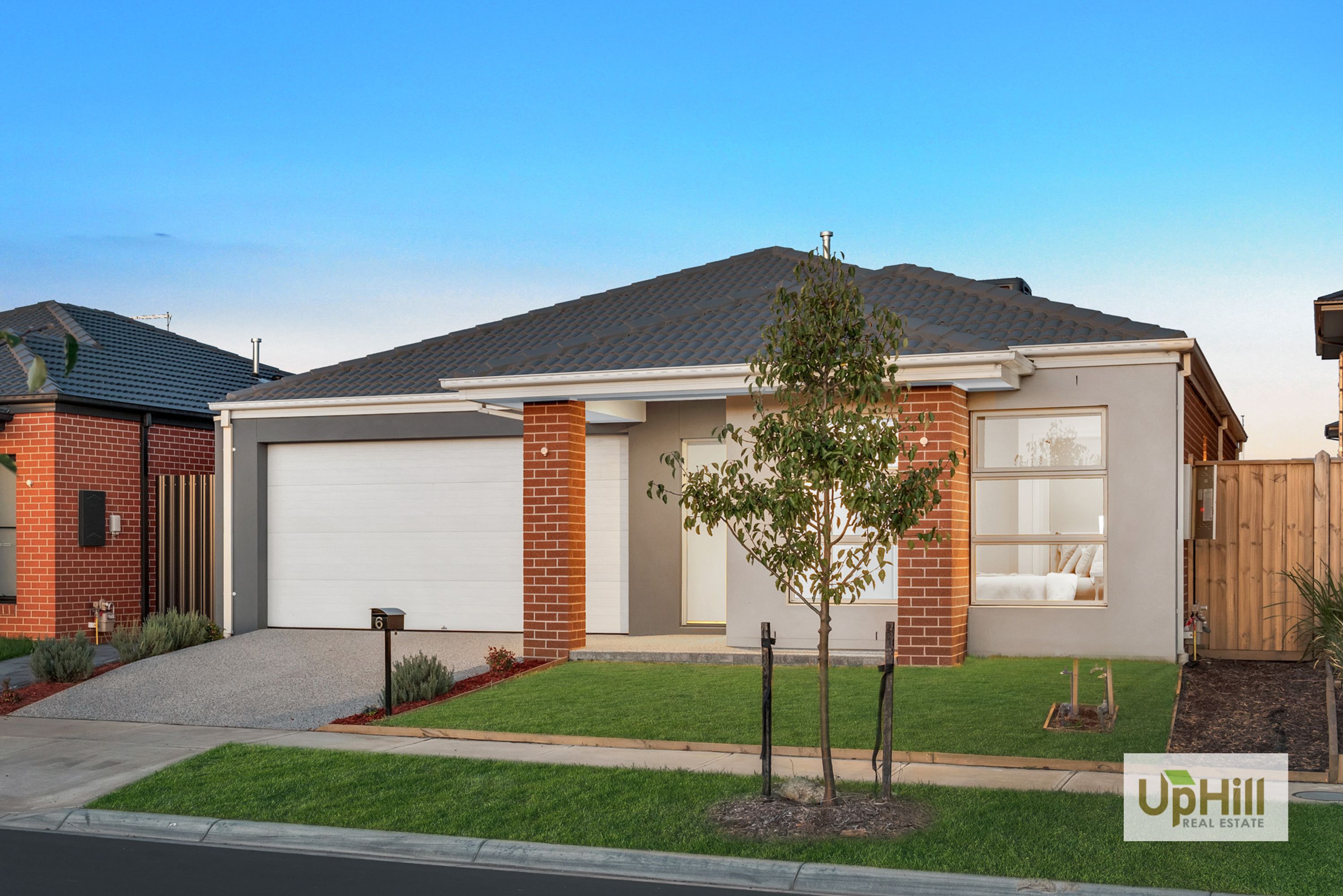 6 Clamoroso Drive, Clyde North - Thumbnail 2