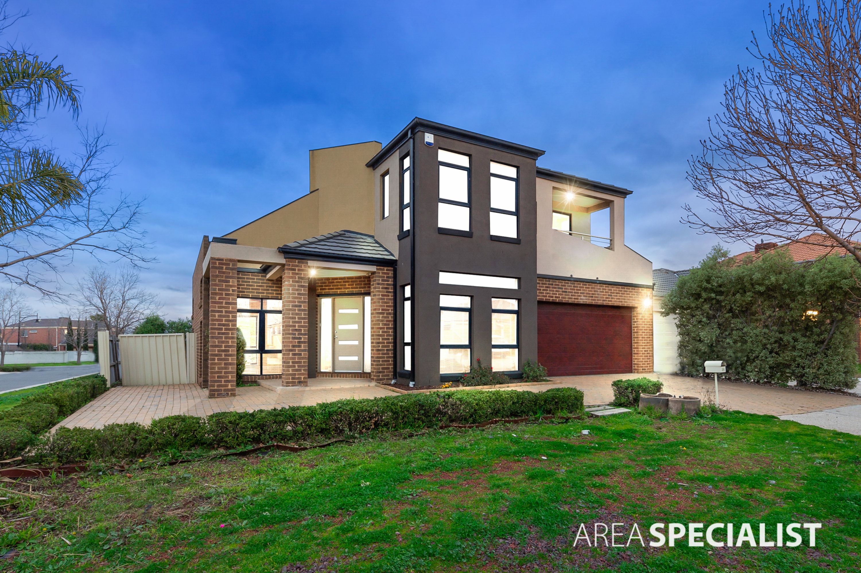 28 Studley Park Way, Caroline Springs VIC 3023, Caroline Springs - Thumbnail 3