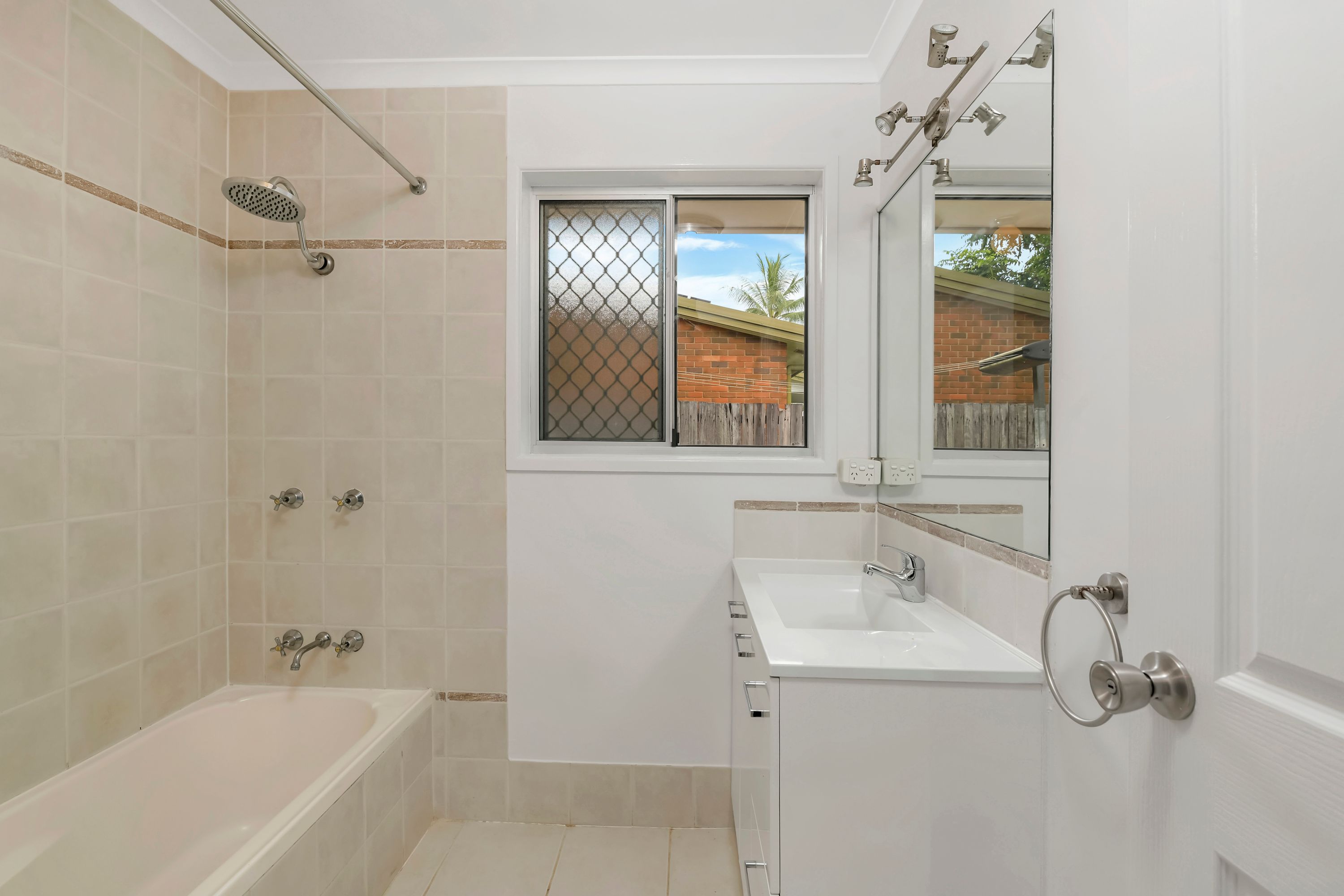 7 Goru Court, Mooroobool, QLD 4870, Mooroobool - Thumbnail 8