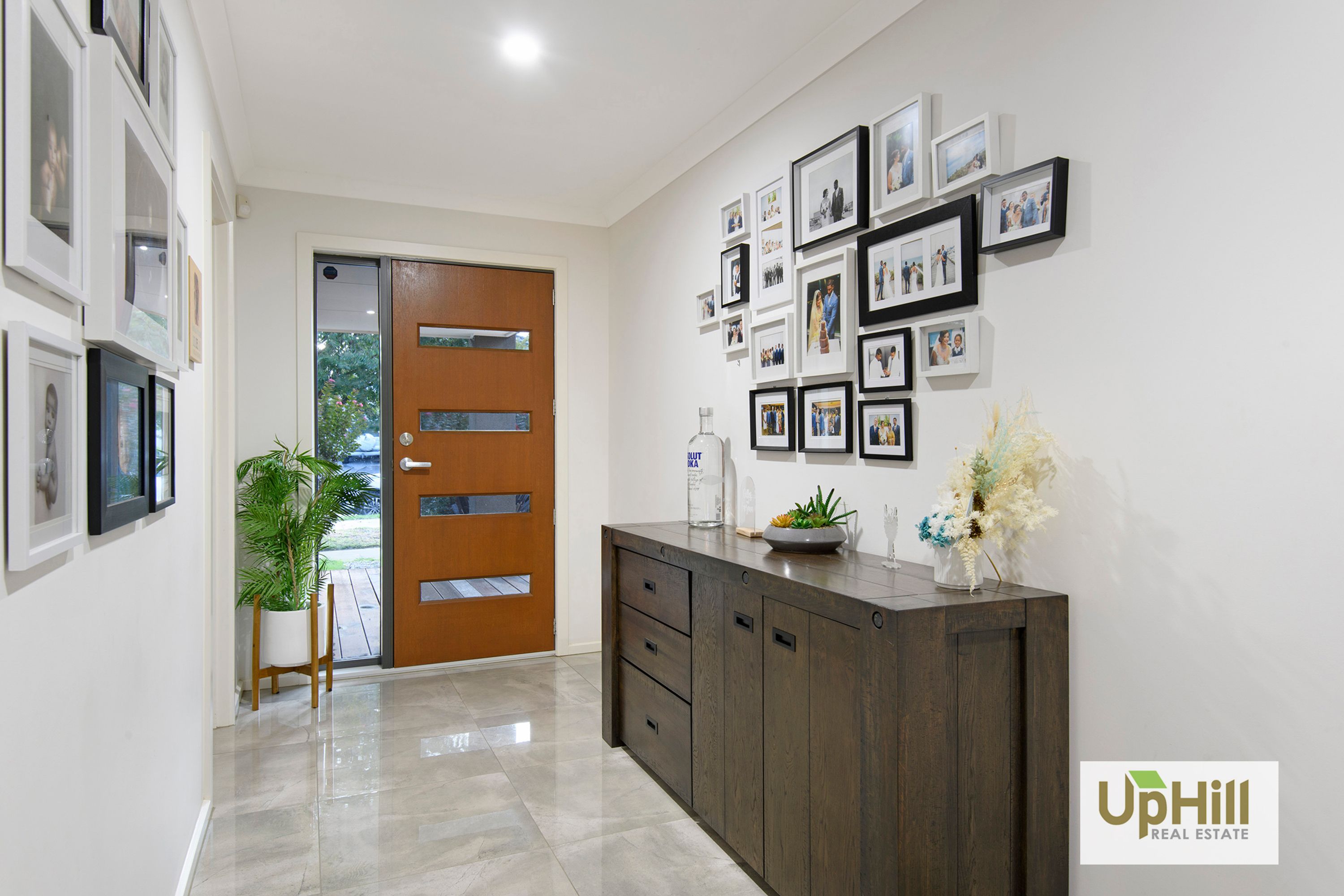 18 Thoroughbred Drive, Clyde North - Thumbnail 2