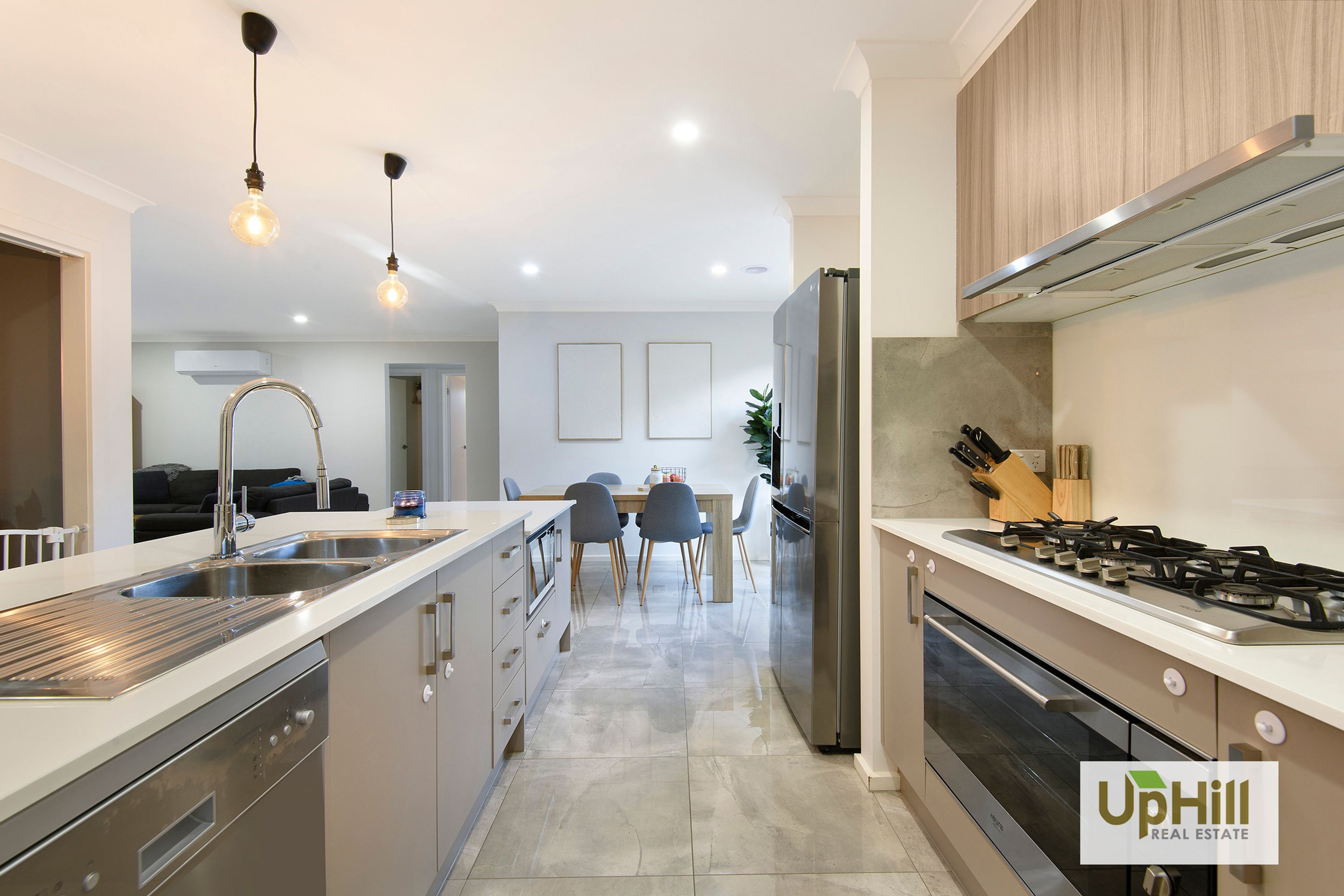 18 Thoroughbred Drive, Clyde North - Thumbnail 3