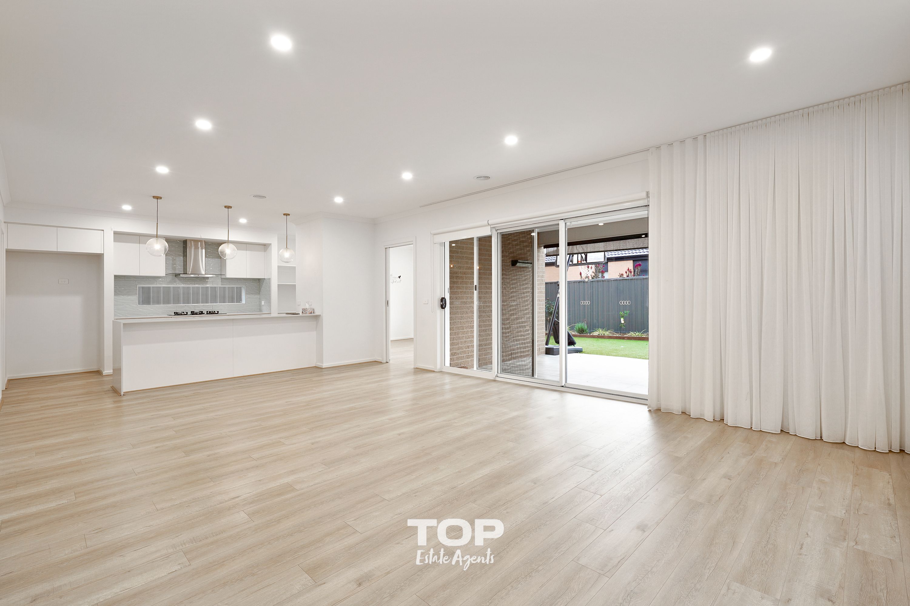 19 Orana Boulevard, Clyde North - Thumbnail 2