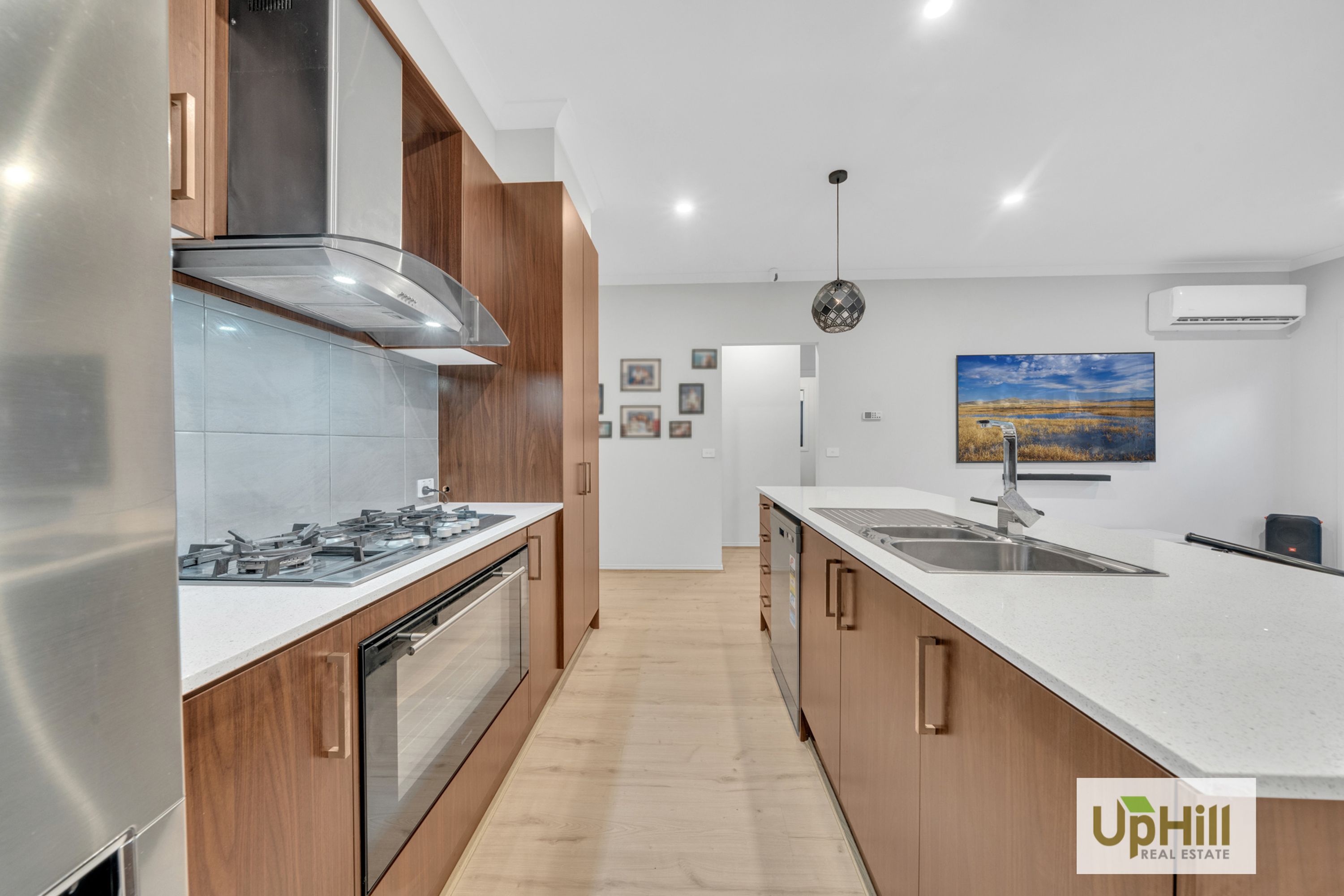 70 Pobblebonk Crescent, Clyde North - Thumbnail 6