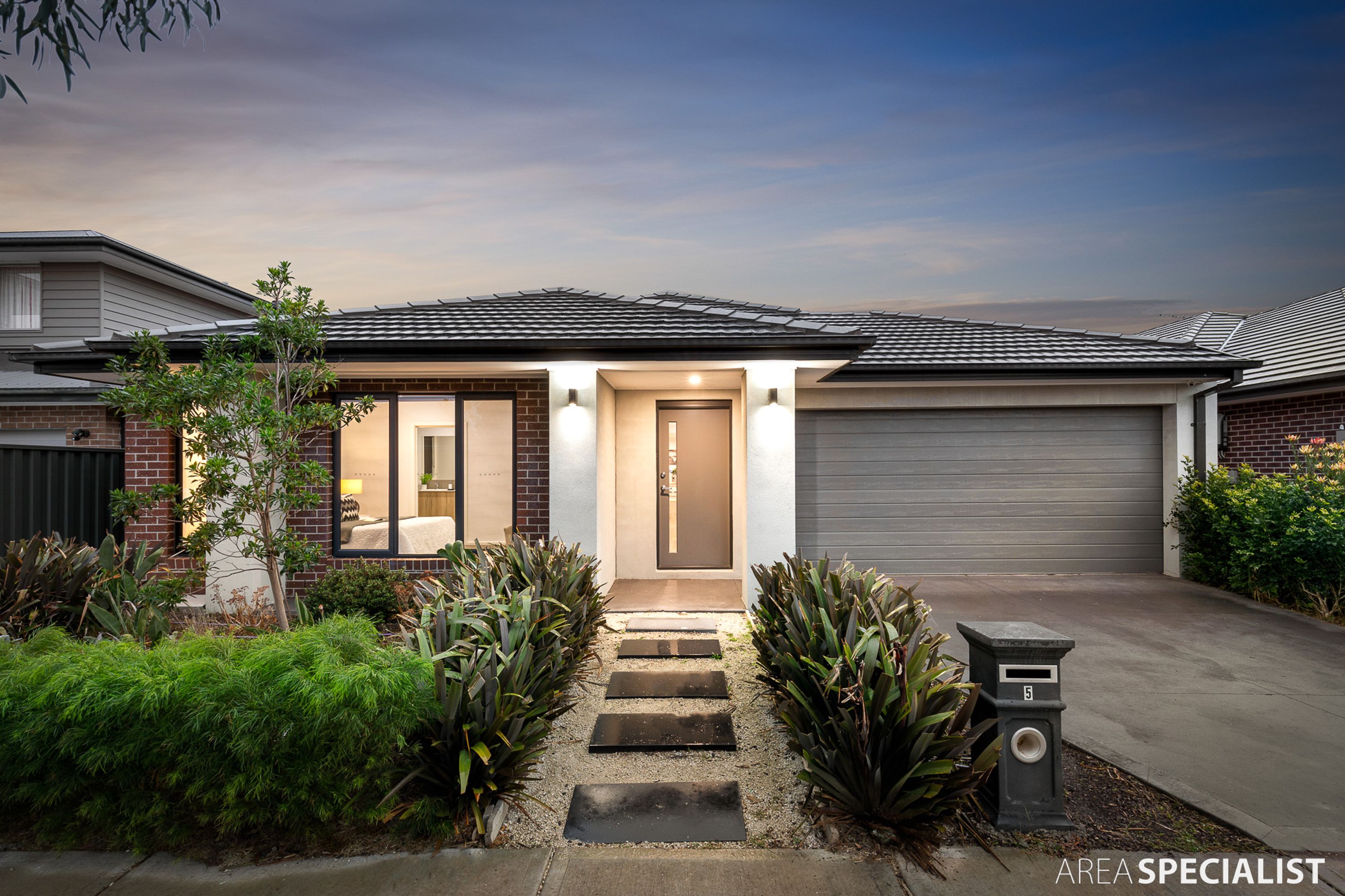 5 Satellite Drive, Werribee, Werribee - Thumbnail 2