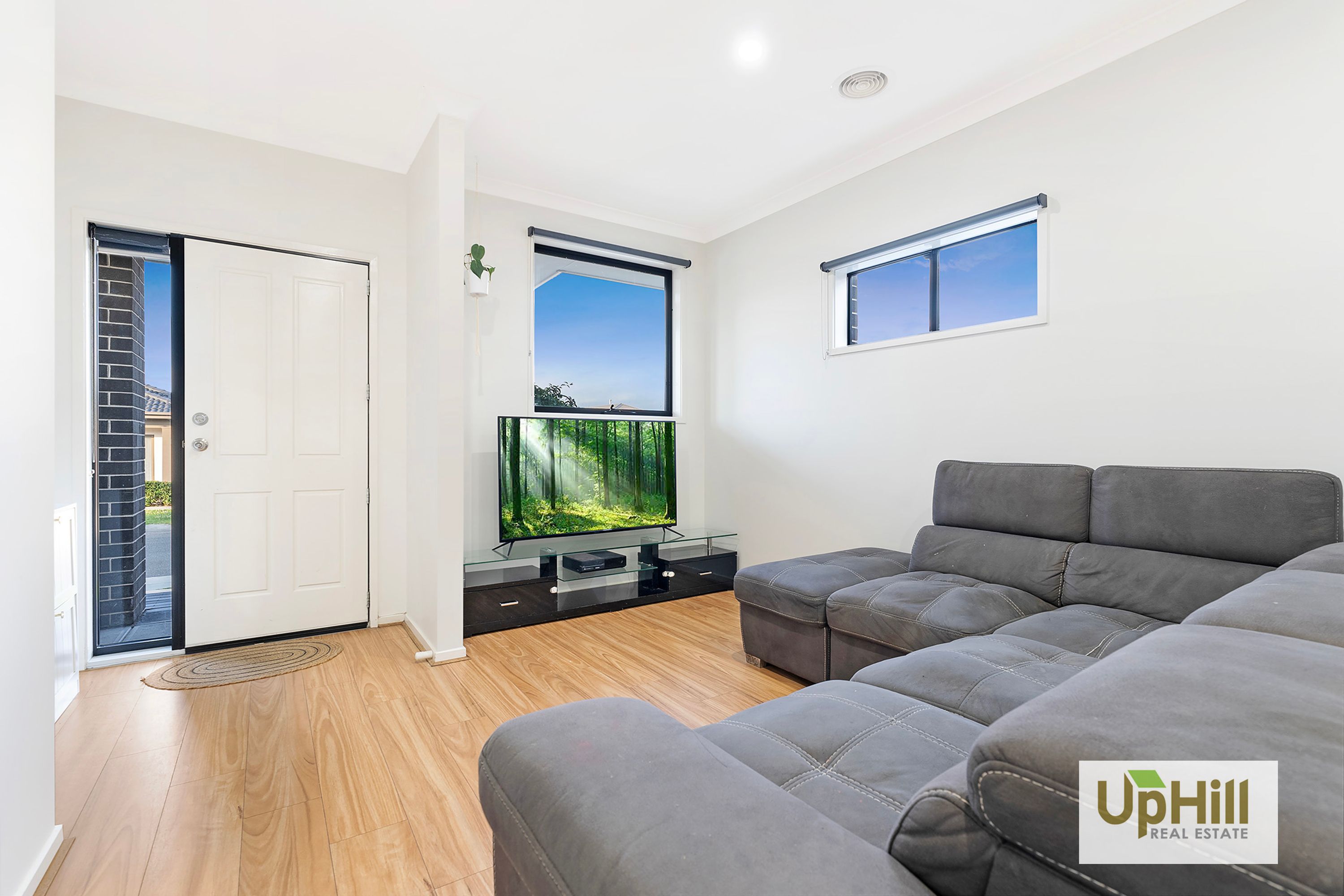 8 Freshman Avenue, Clyde - Thumbnail 2