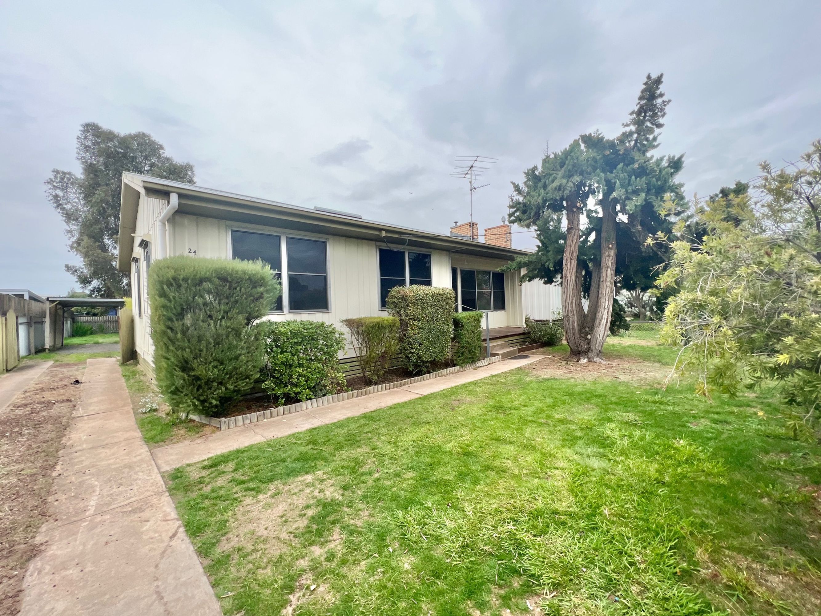 24 Winifred Street, Horsham VIC 3400