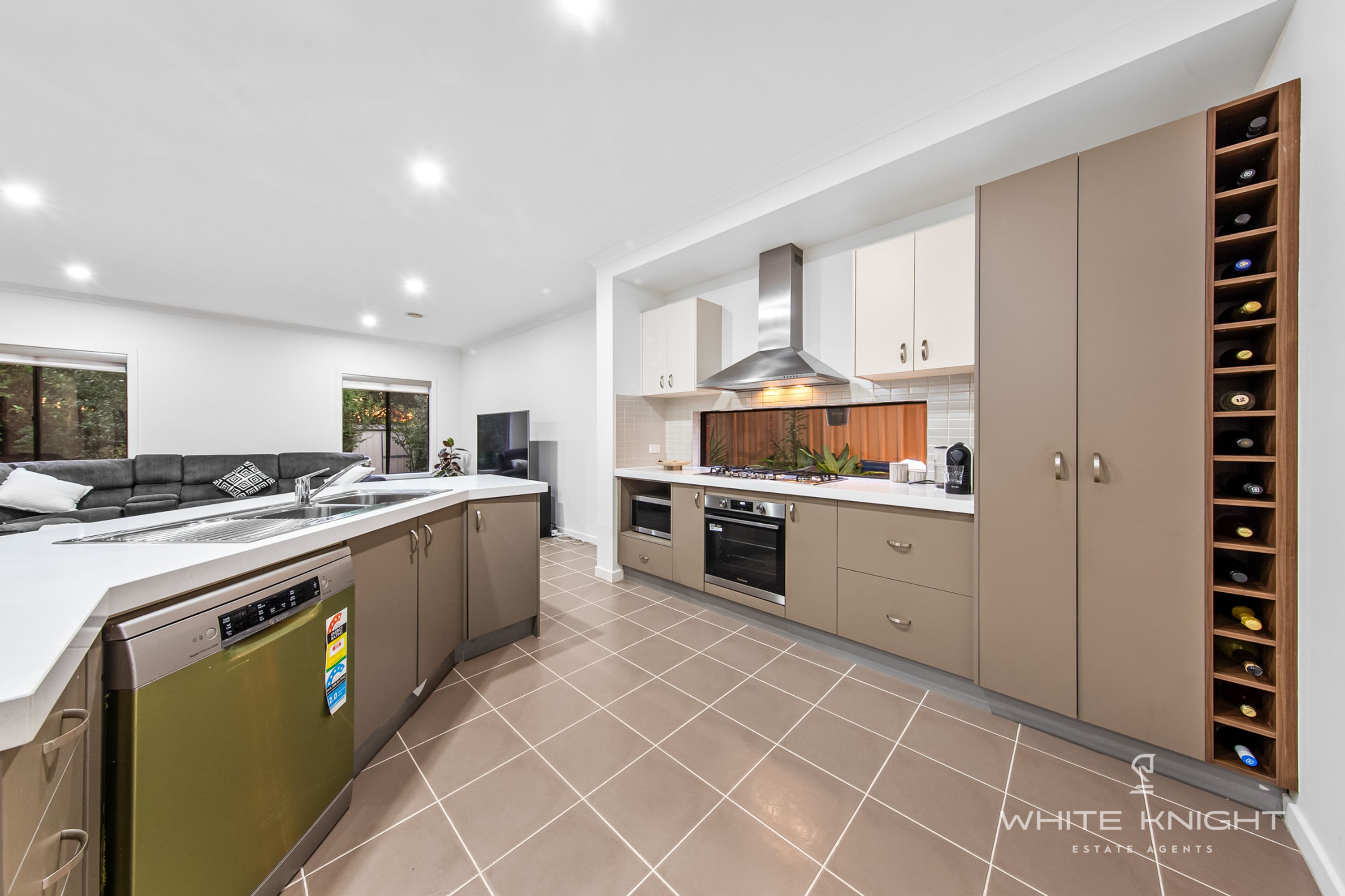 8 Oldis Close, Caroline Springs VIC 3023, Caroline Springs - Thumbnail 3