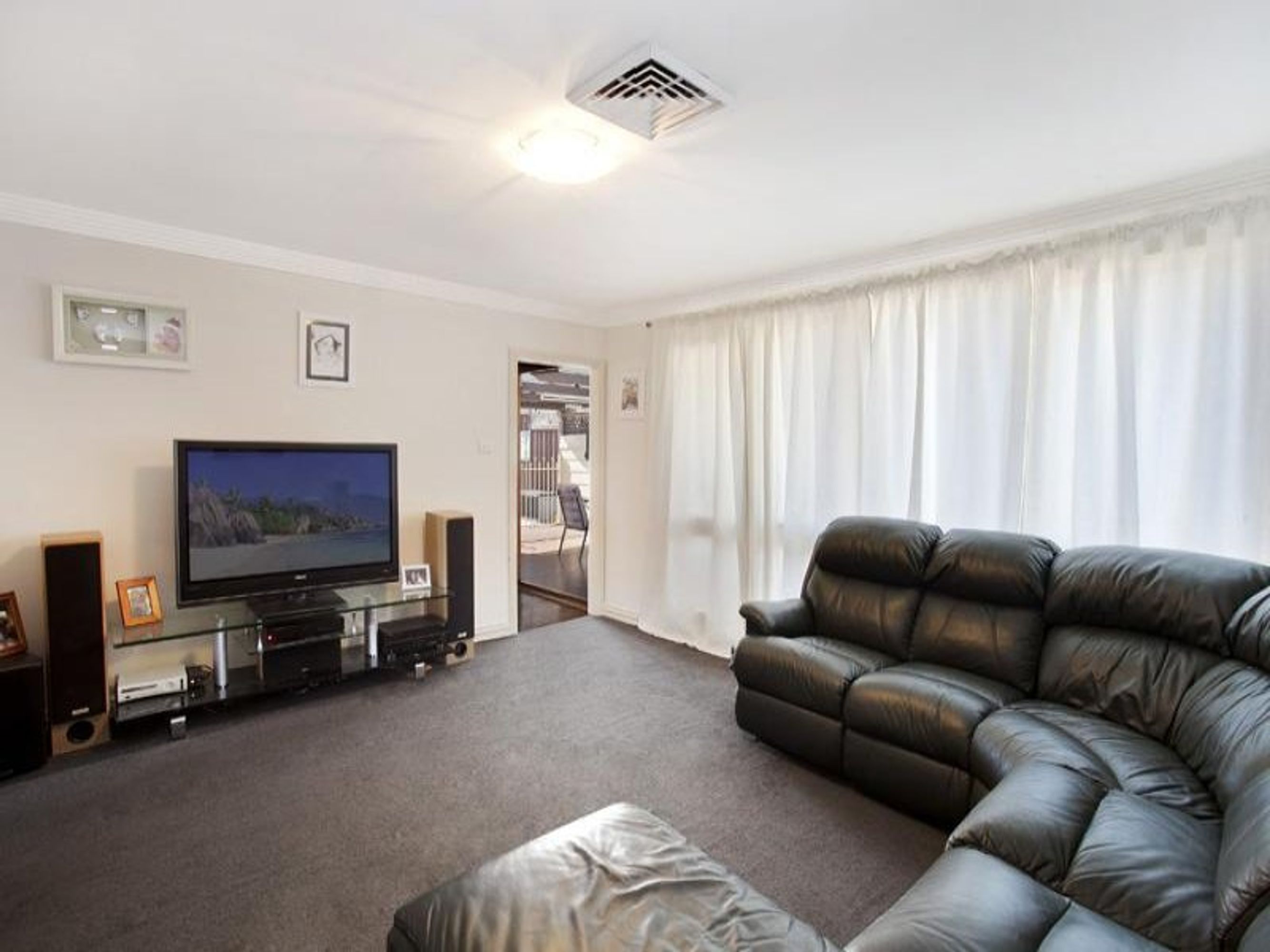 57 Universal Ave, Georges Hall, Georges Hall - Thumbnail 4