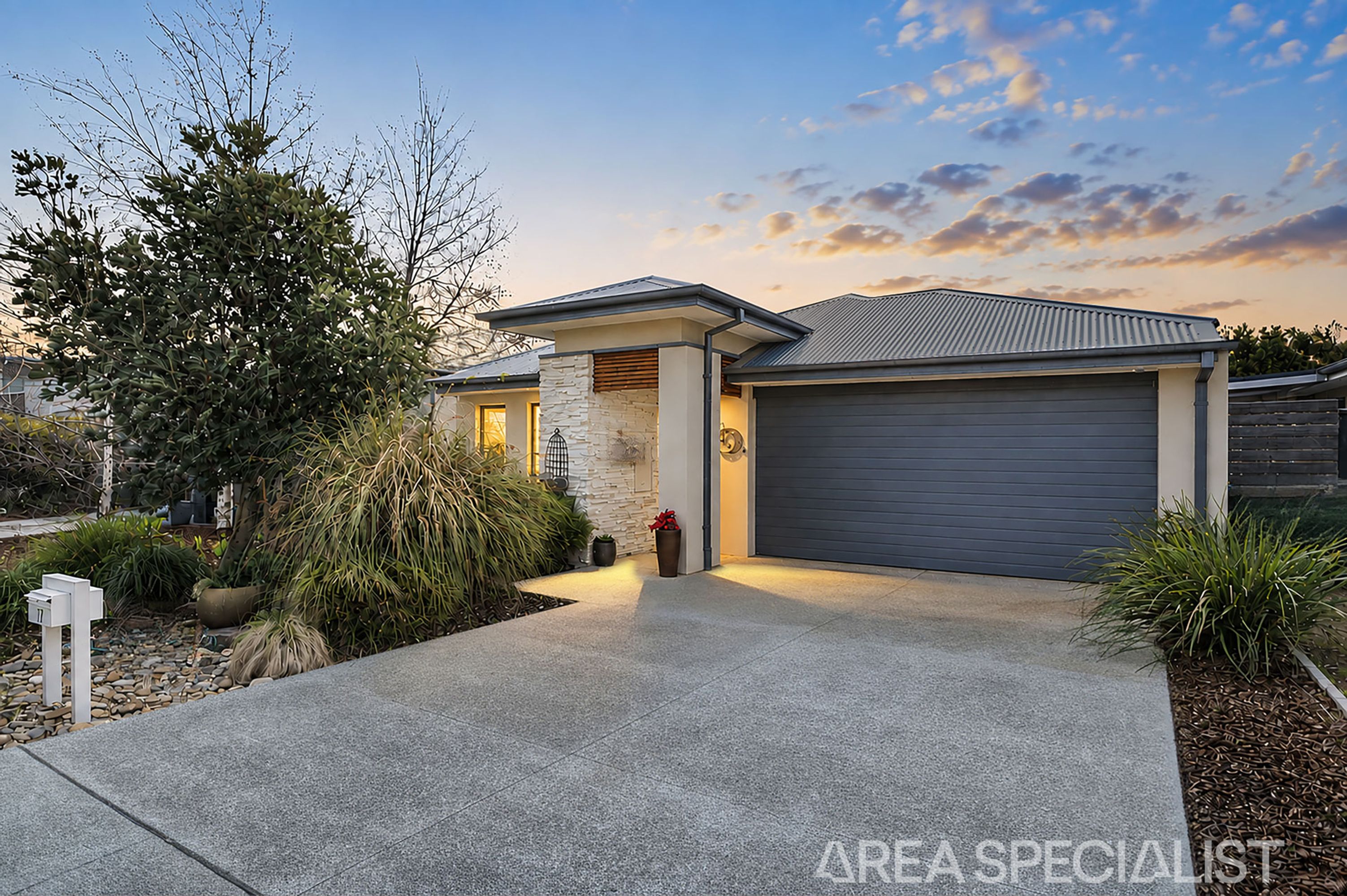 17 Portside Way, Safety Beach - Image 1