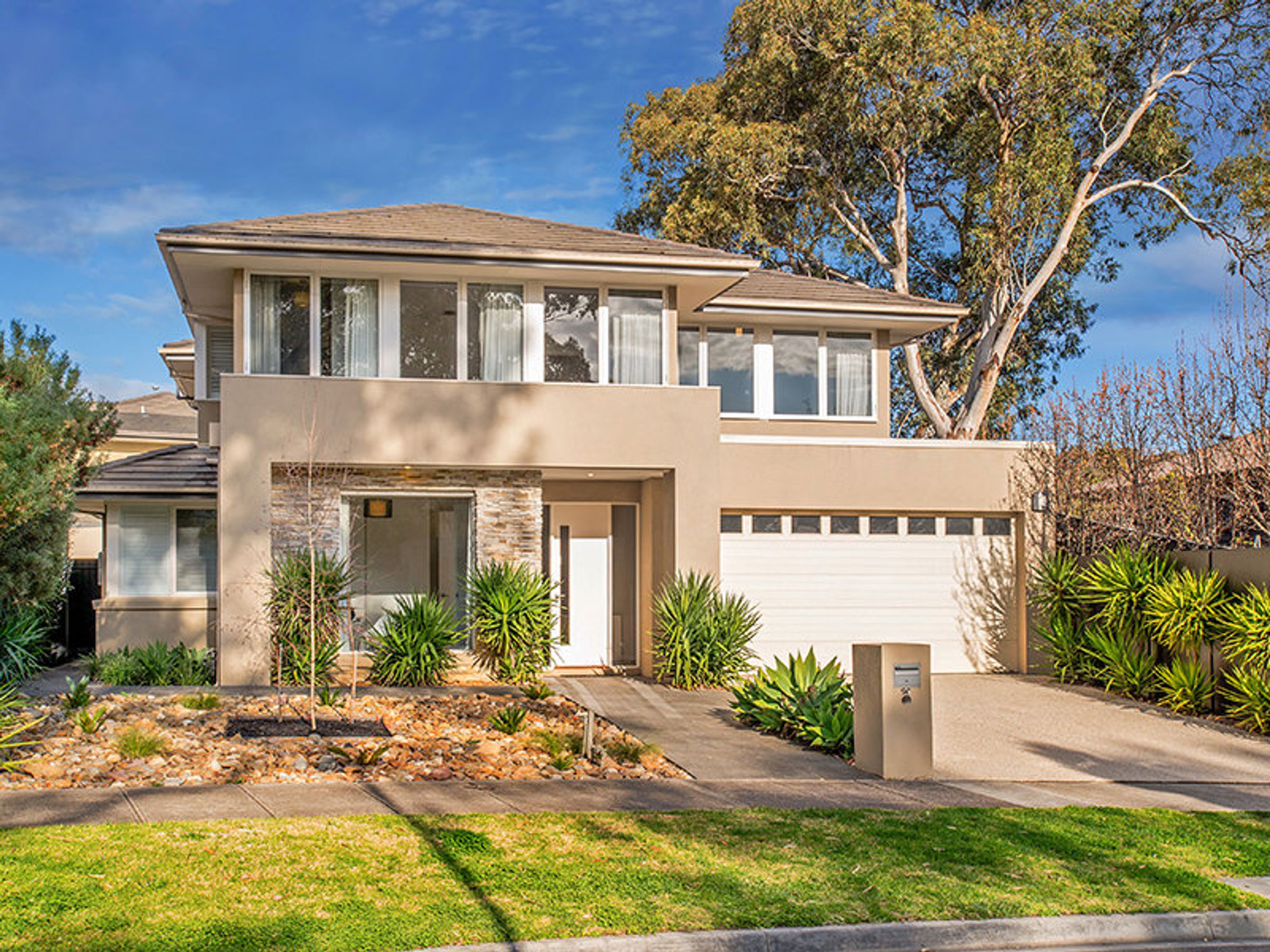 96 Ernest Jones Drive, Macleod - Thumbnail 2