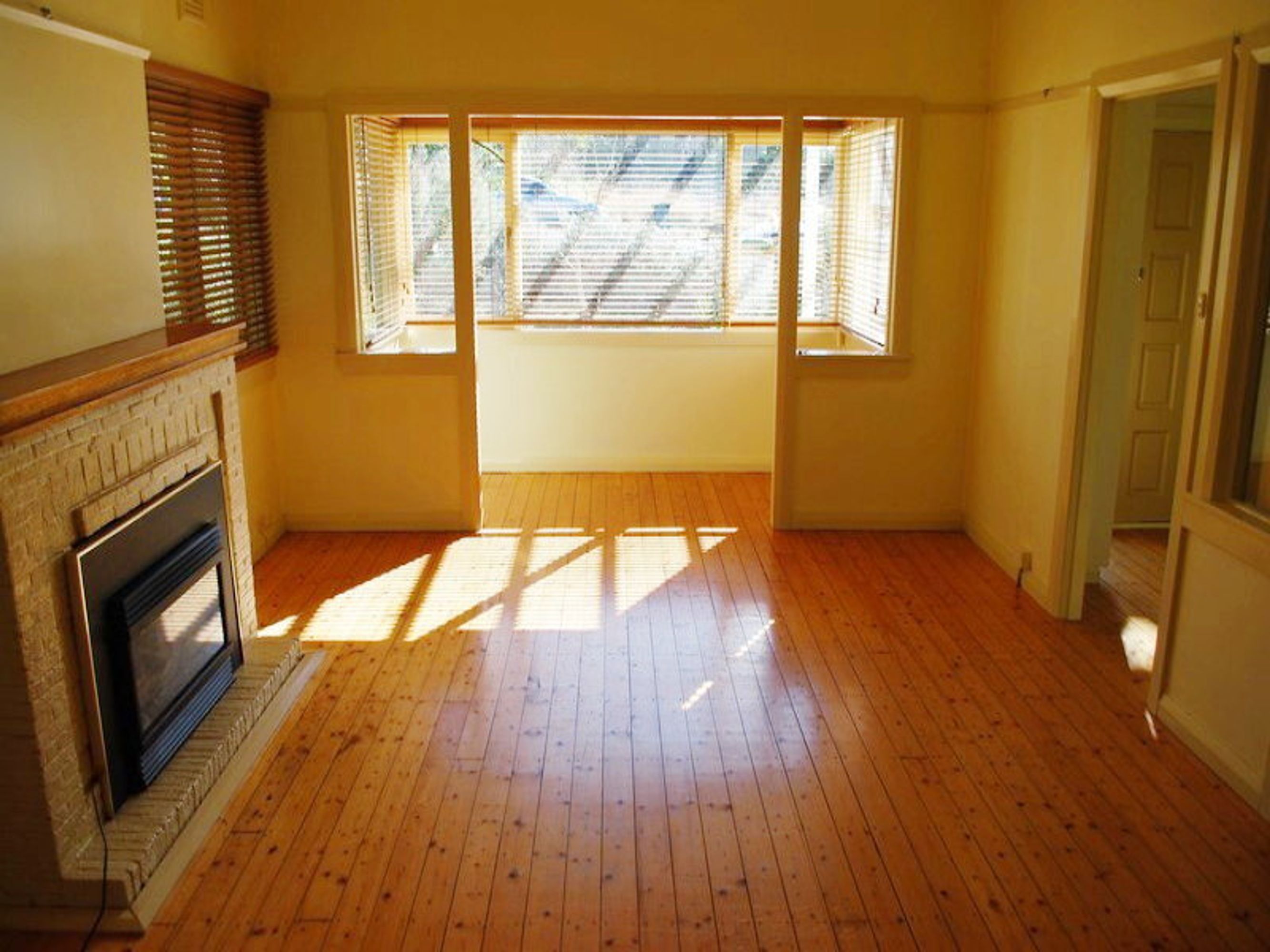 72 Darley Street, Katoomba - Thumbnail 2