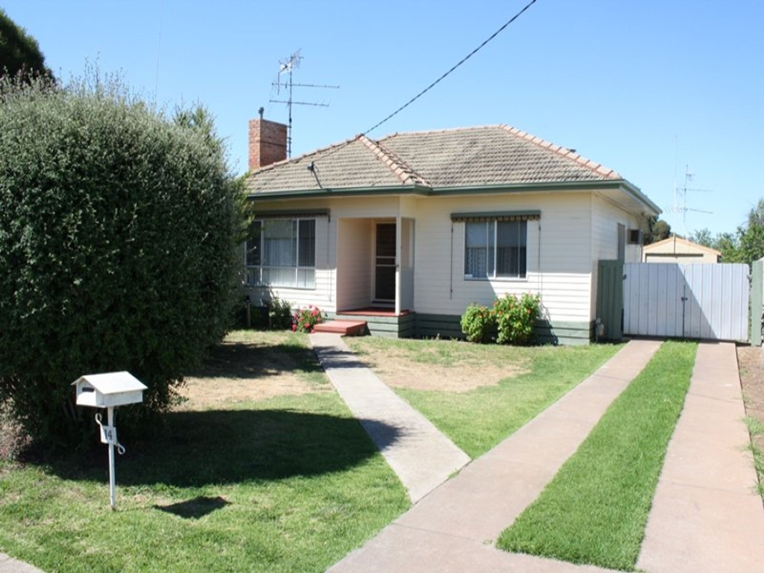 14 Philip Street, Horsham VIC 3400