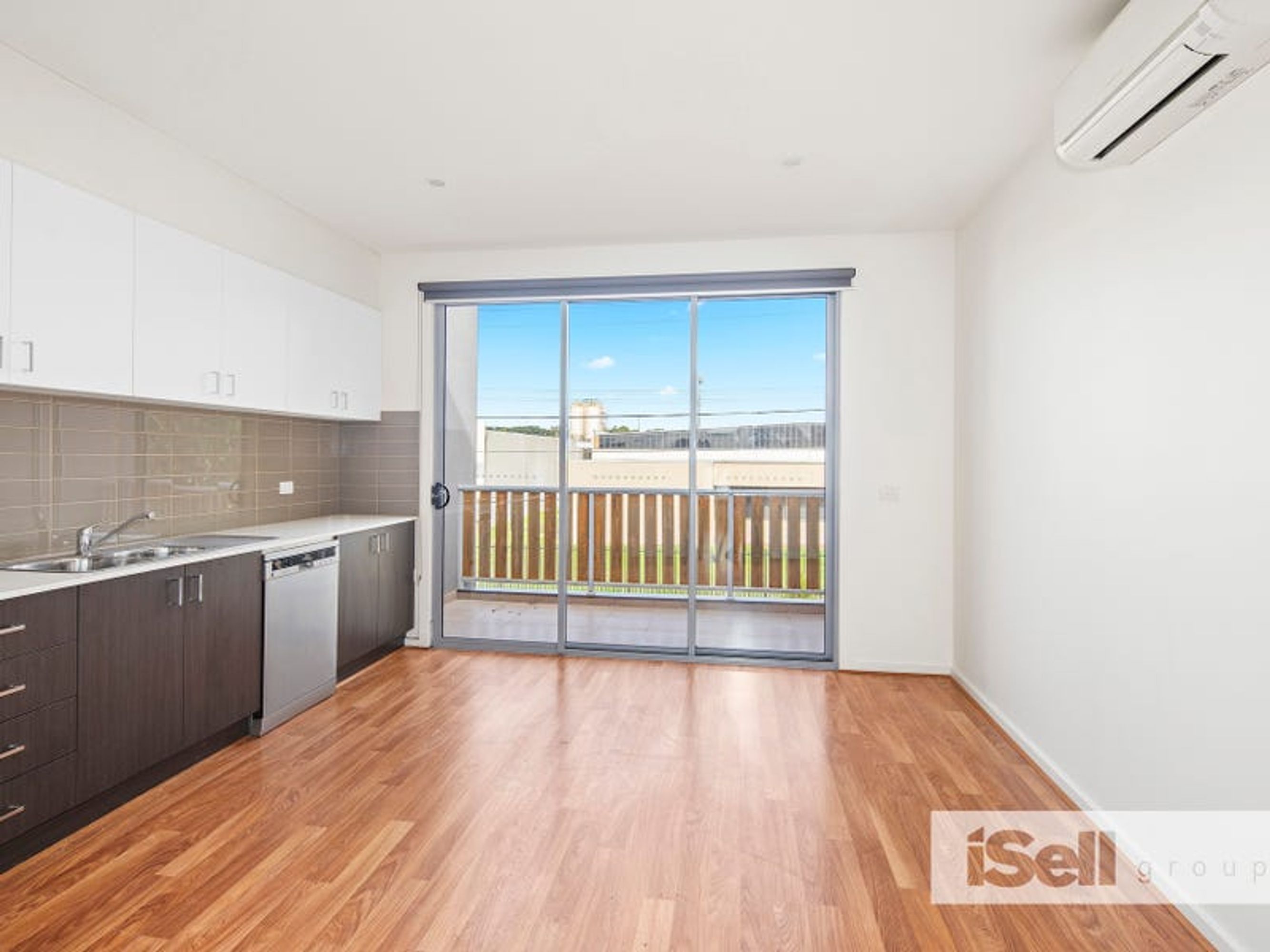 7/18 Watt Street, Springvale - Thumbnail 2
