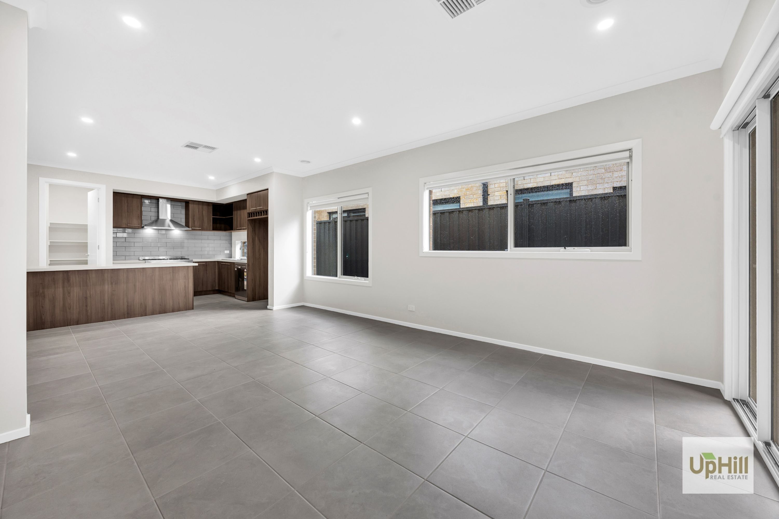 613 Heather Grove, Clyde North - Thumbnail 4