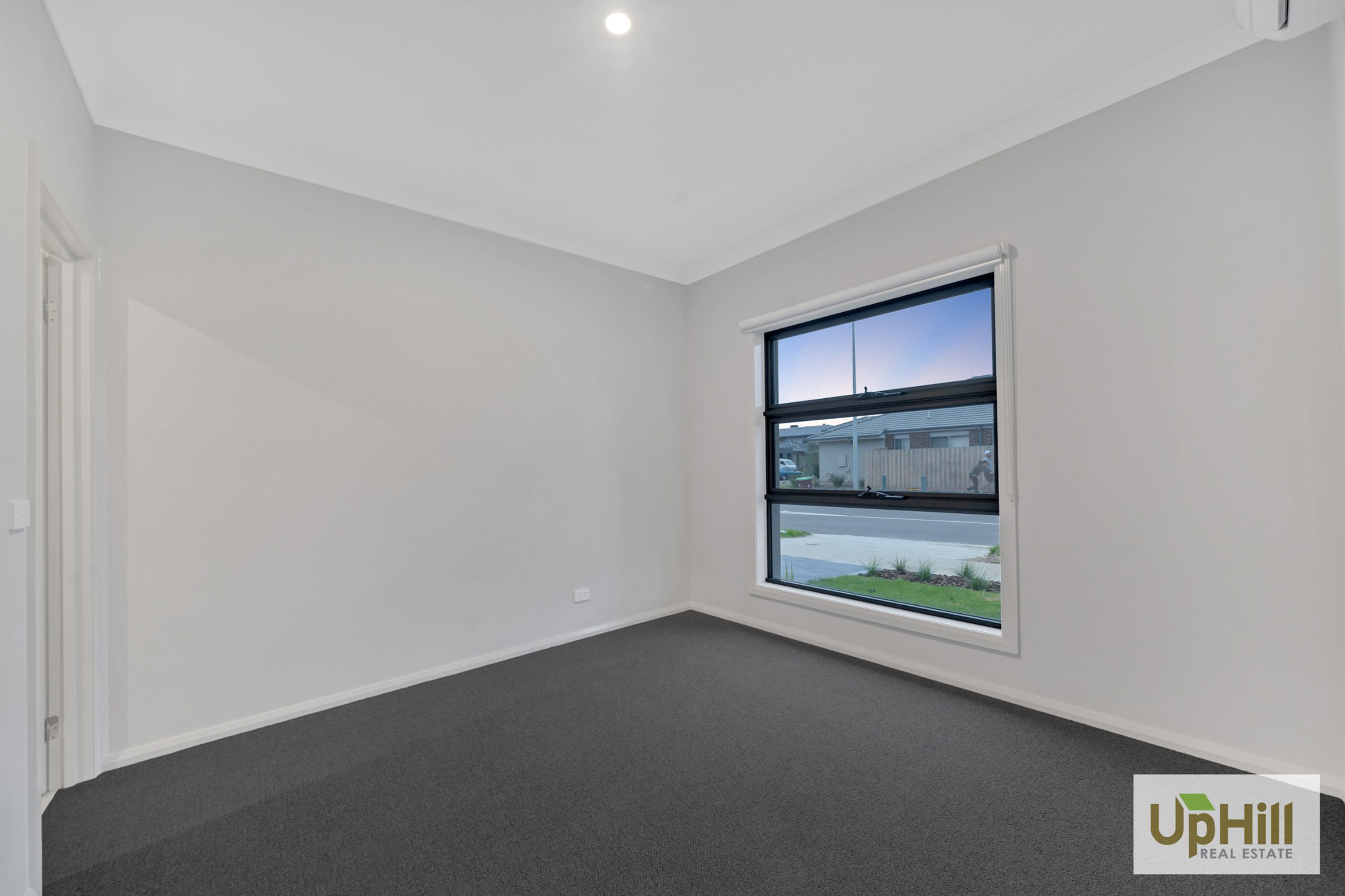 72 WATERWAYS DRIVE, Cranbourne North - Thumbnail 4