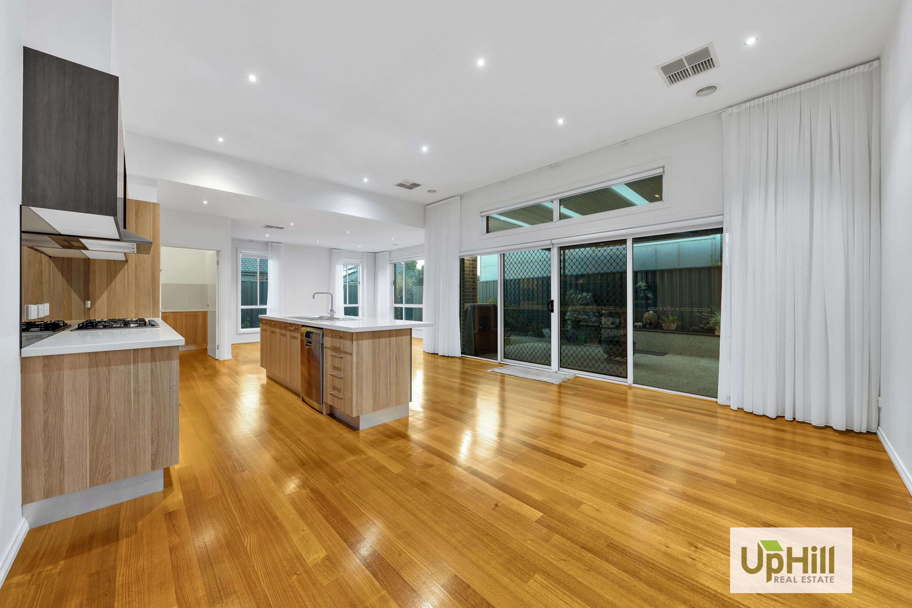 62 Ferrari Drive, Cranbourne East - Thumbnail 3
