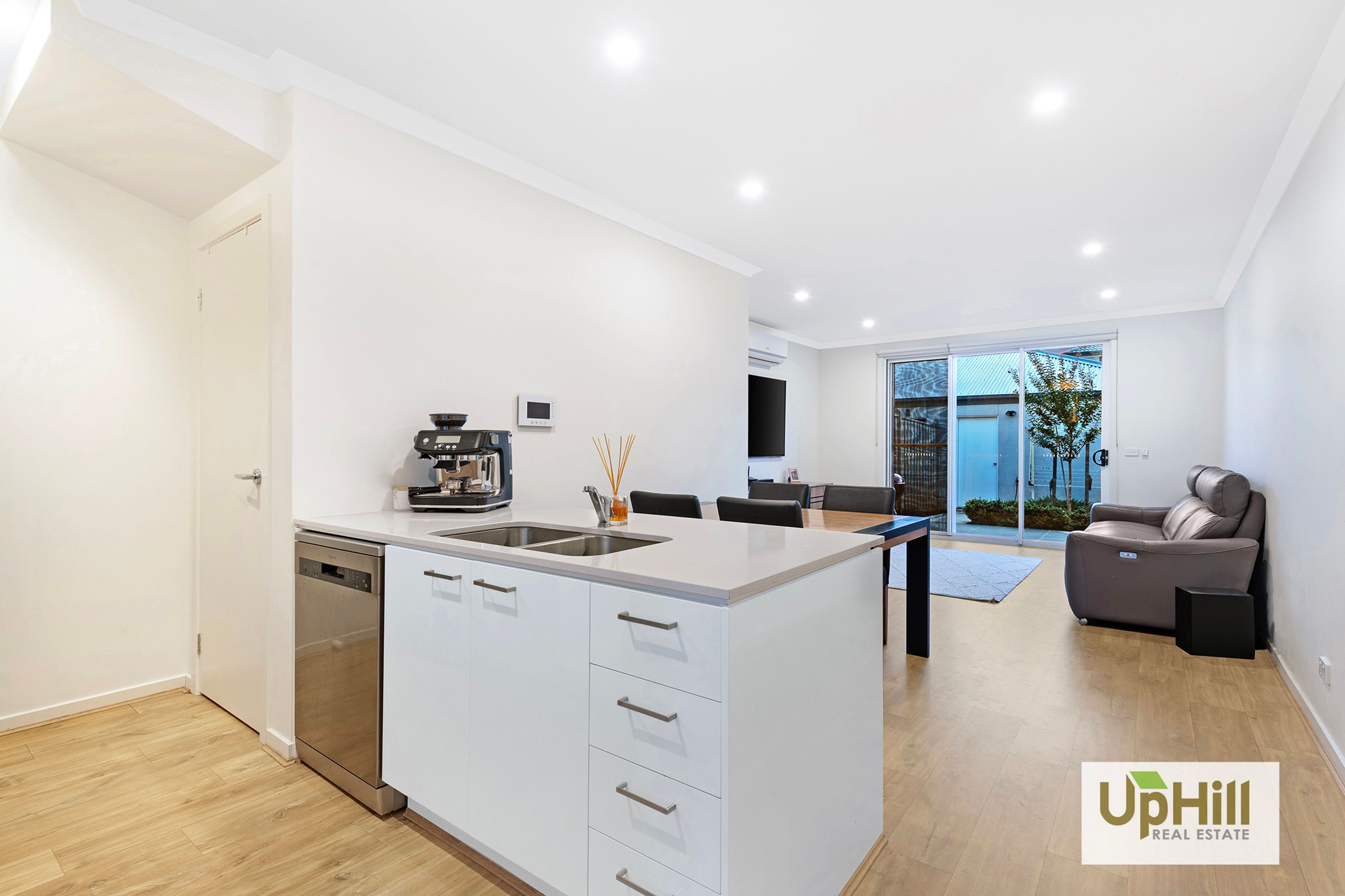 8 Hacienda Lane, Clyde North - Thumbnail 5