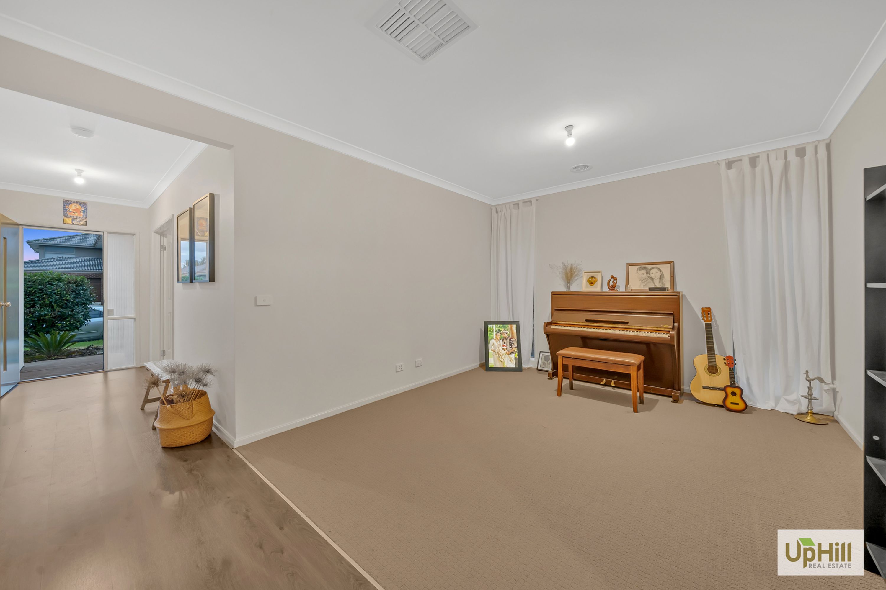 12 BRIGHTSTONE DRIVE, Clyde North - Thumbnail 5