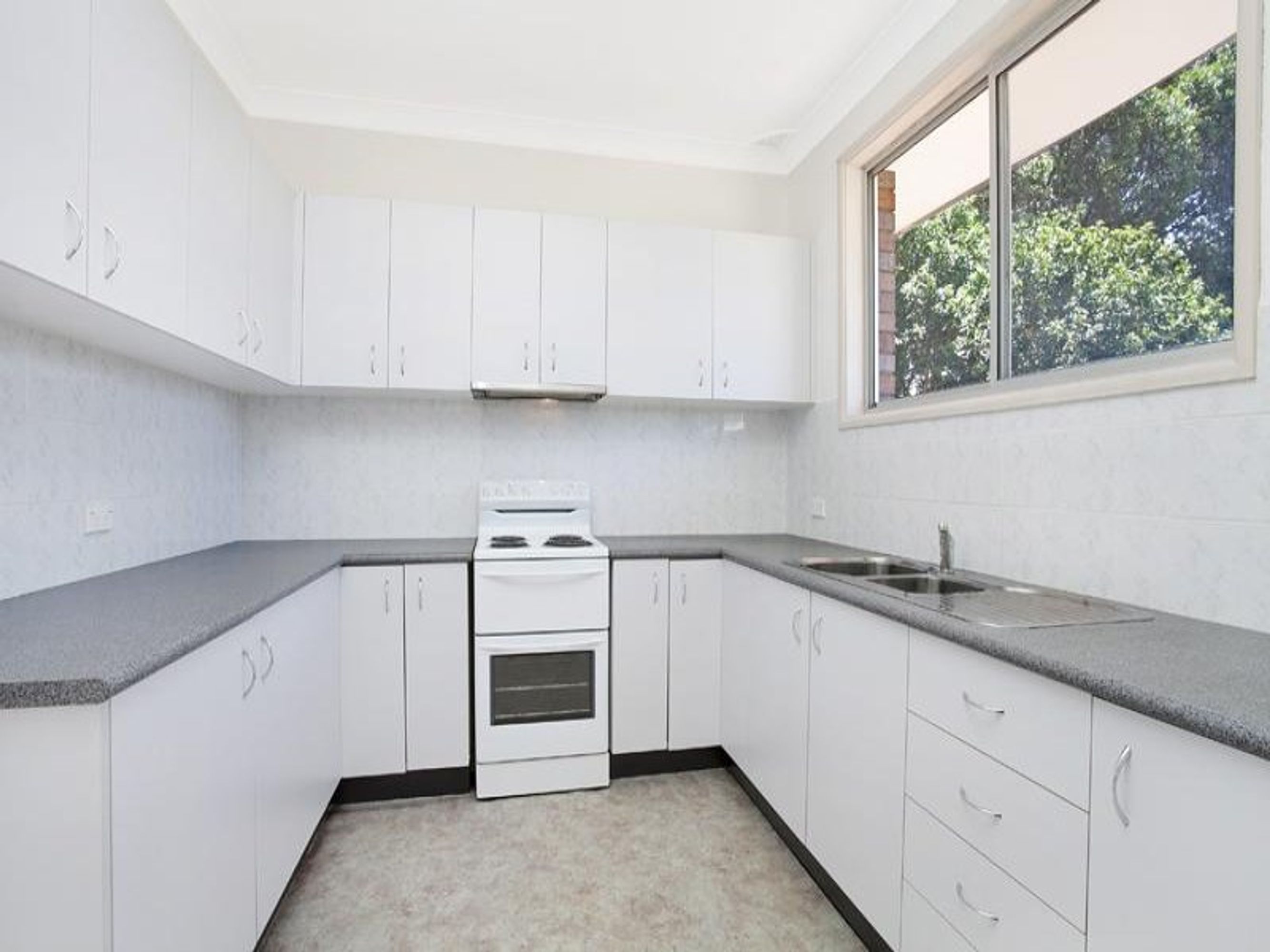 3/132 Russell  Ave, Dolls Point, Dolls Point - Thumbnail 2