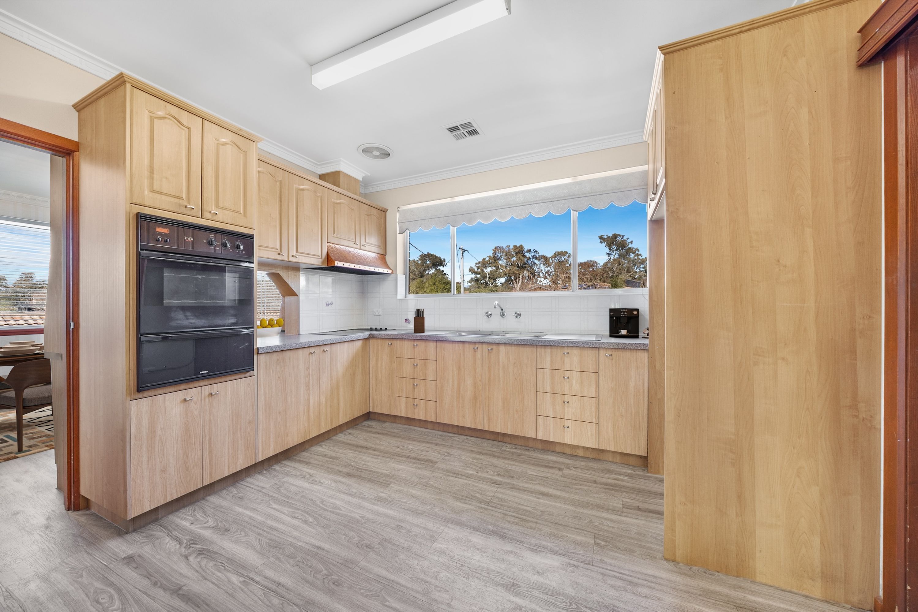 19 Belconnen Way, Weetangera - Thumbnail 6