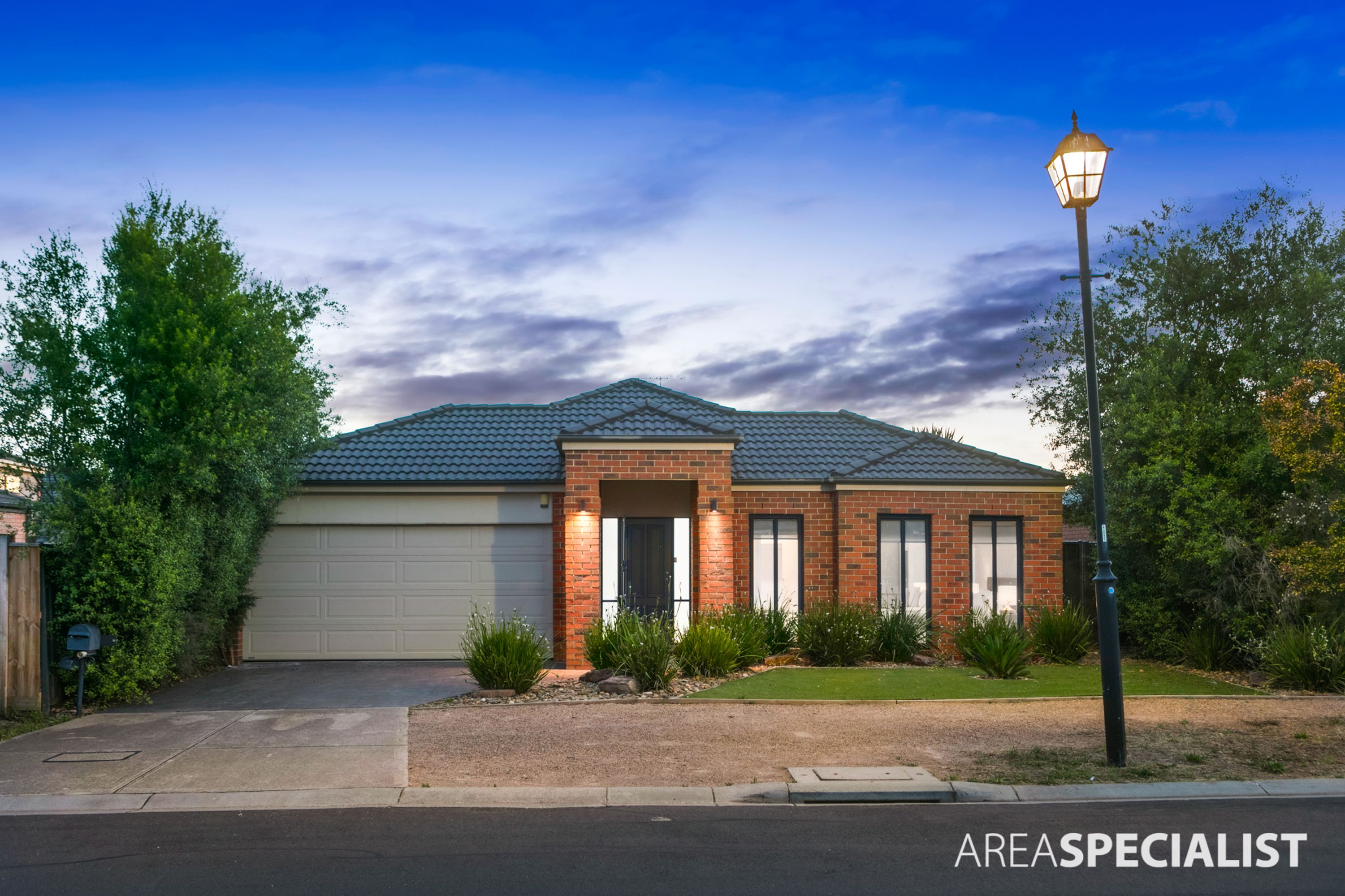 17 Dickerson Way, Caroline Springs VIC 3023, Caroline Springs - Thumbnail 2