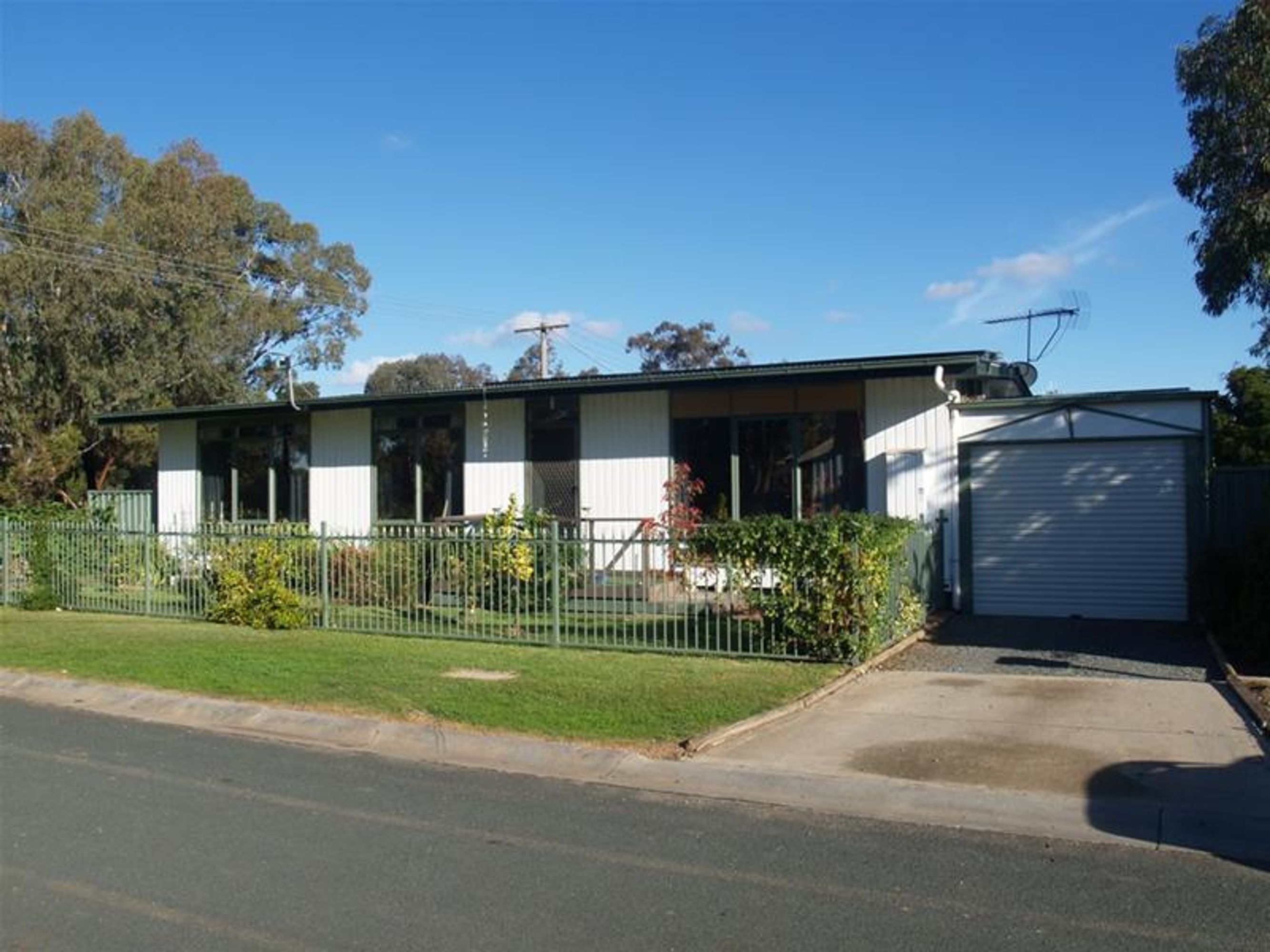 2 Collis Street