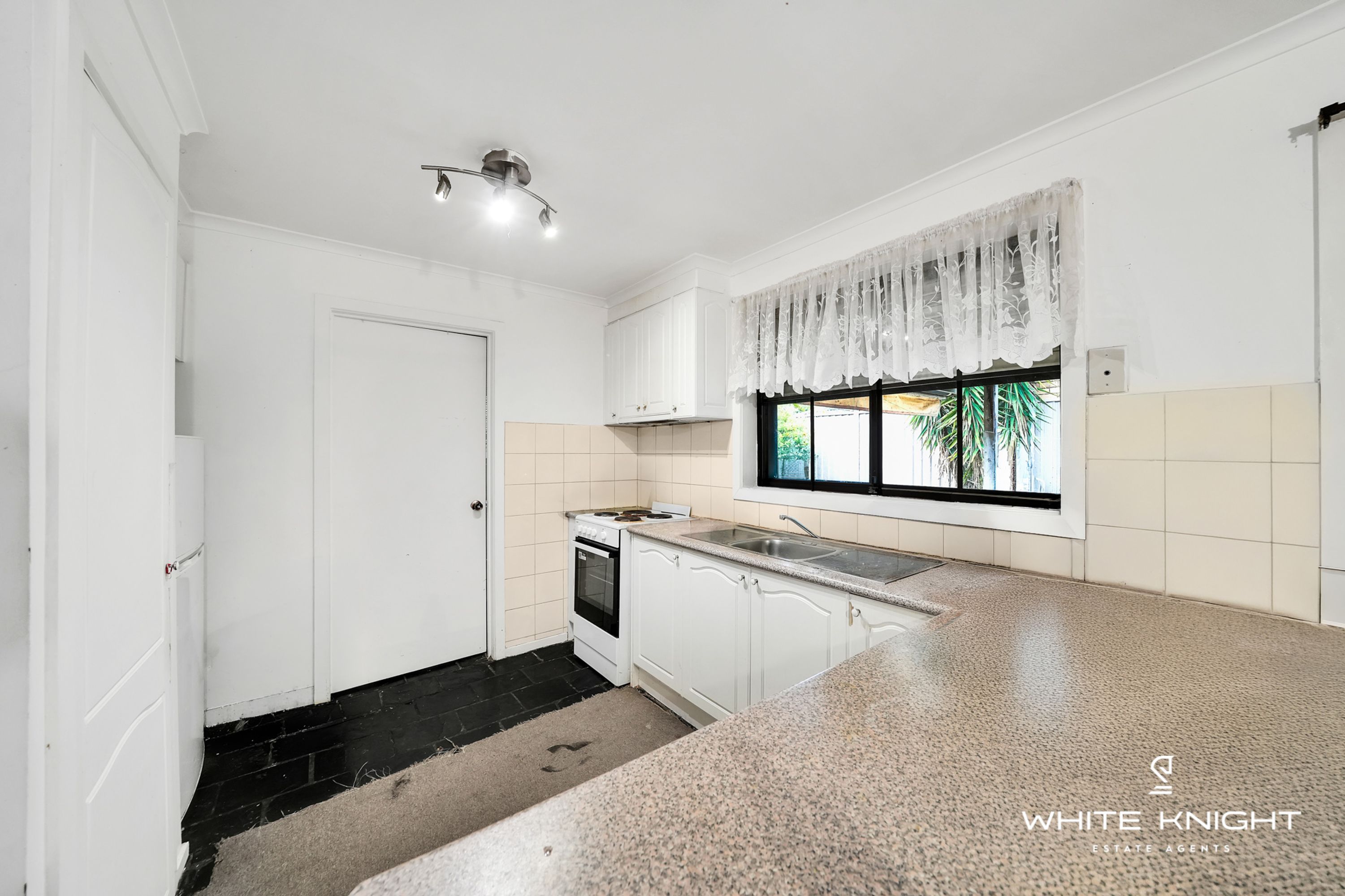 2/79 Avondale Avenue, St Albans VIC 3021, St Albans - Thumbnail 3