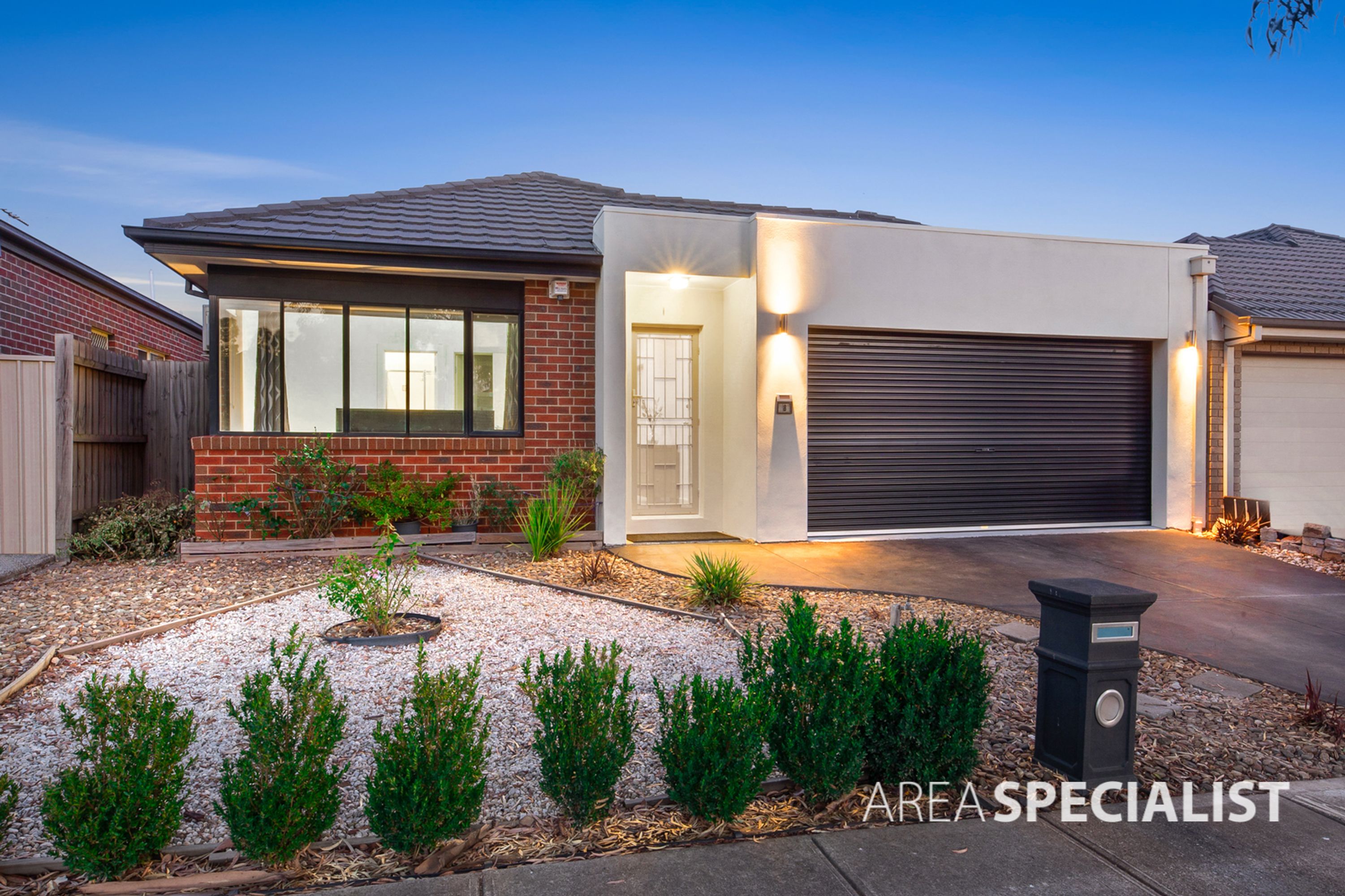 8 Chifley Circuit, Burnside Heights VIC 3023, Burnside Heights - Thumbnail 3