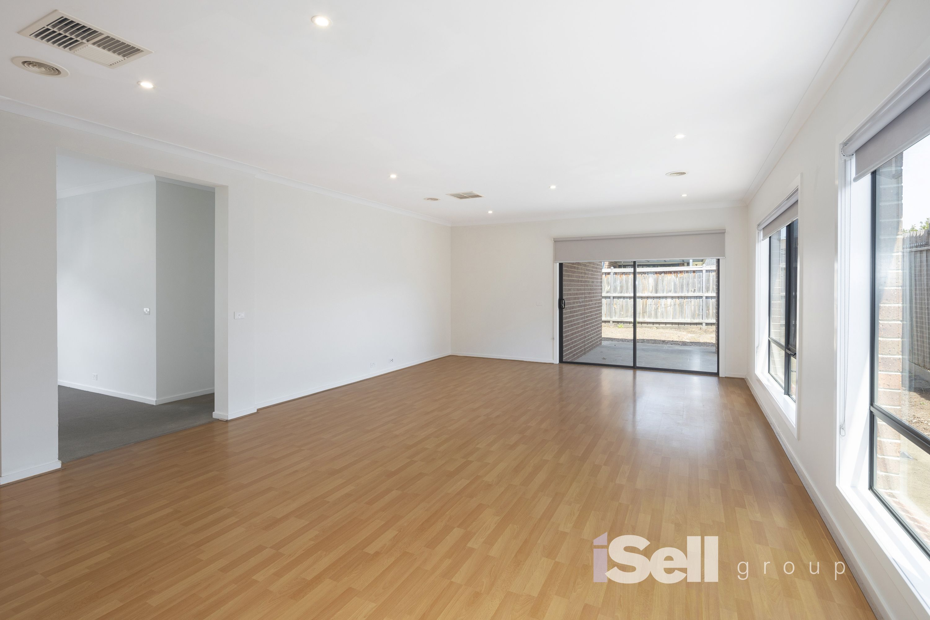 66 Mickleham Drive, Cranbourne North - Thumbnail 5