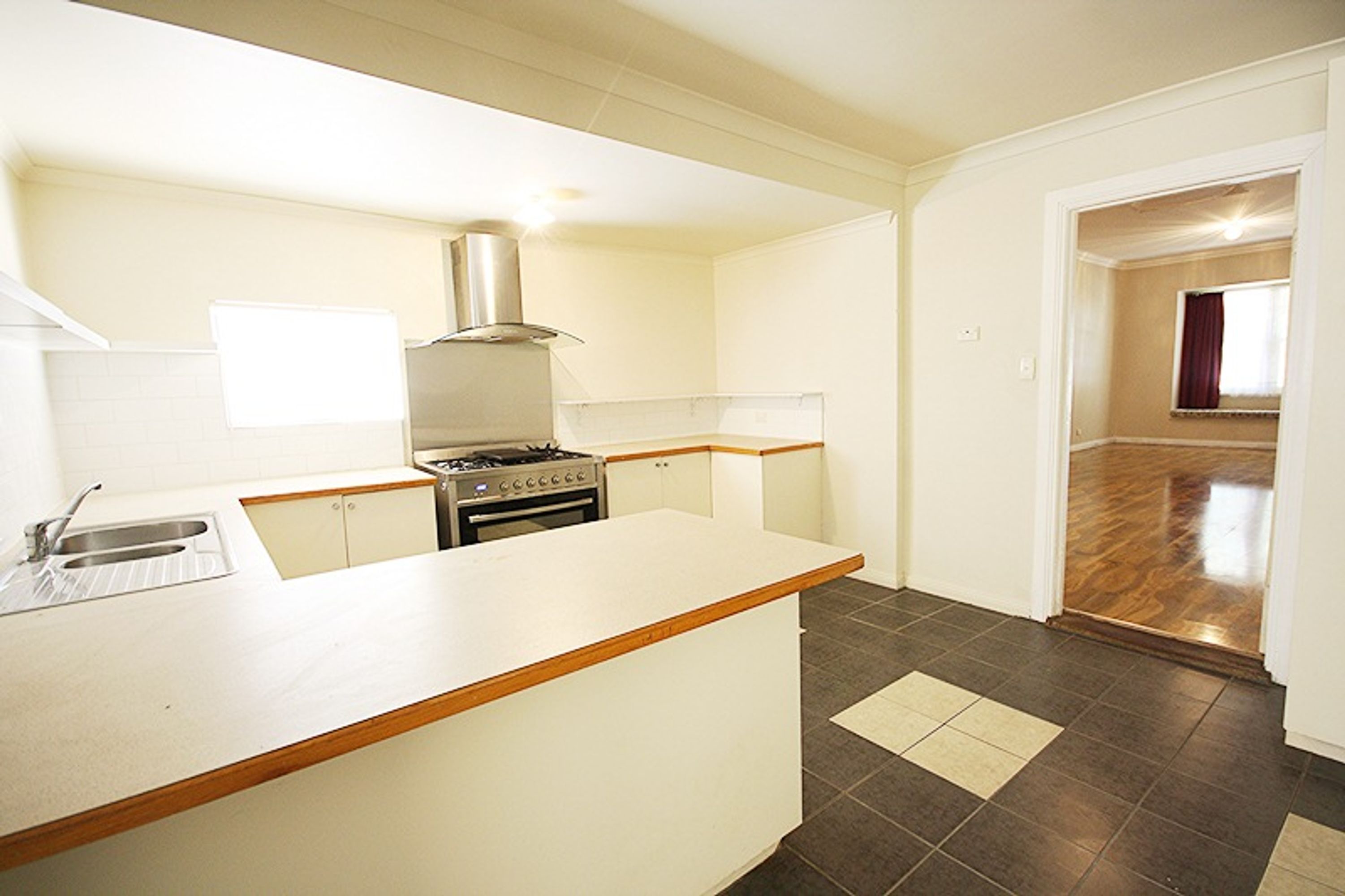 11 Anderson Street, Horsham VIC 3400, Horsham - Thumbnail 4
