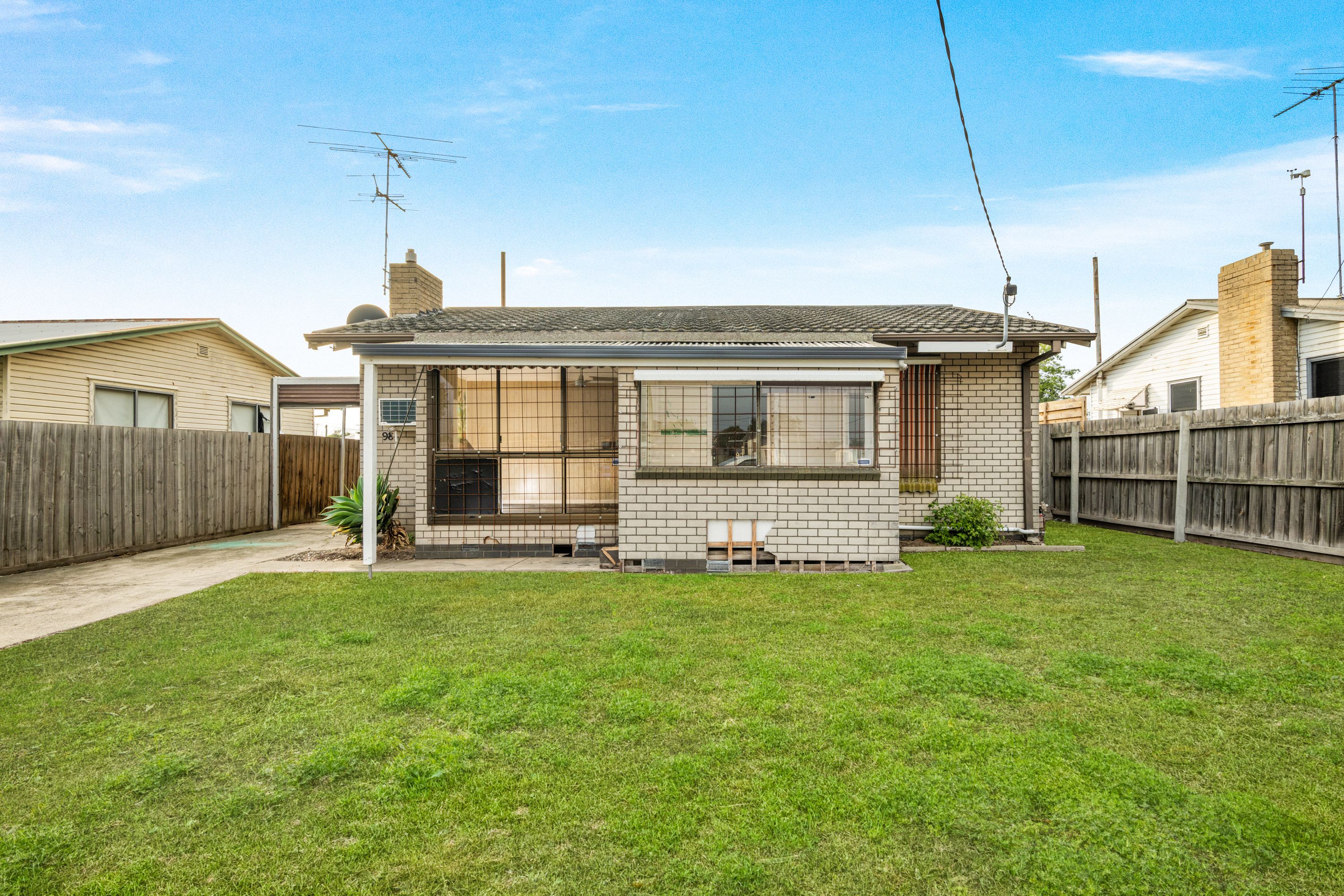 98 Robin Avenue, Norlane VIC 3214, Norlane - Thumbnail 2