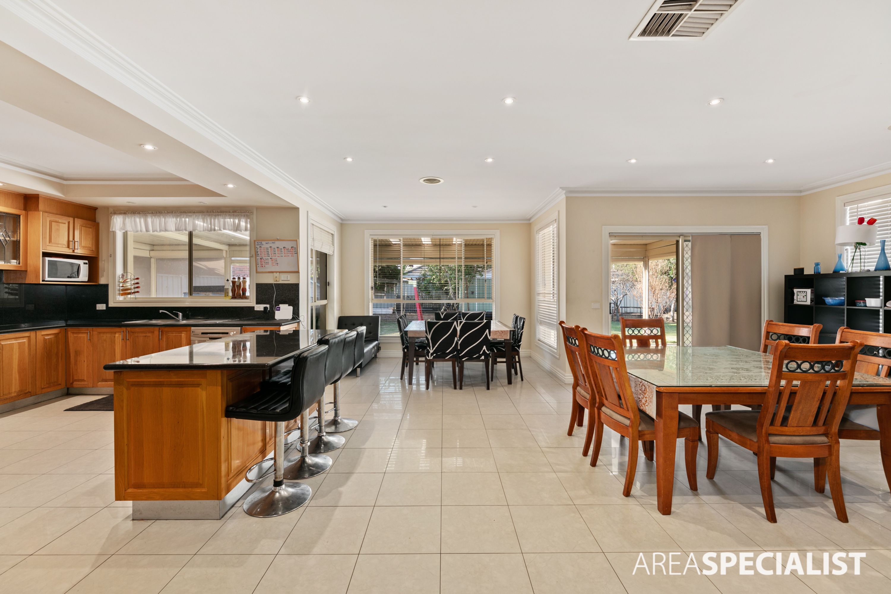 6 Tyrell Walk, Caroline Springs VIC 3023, Caroline Springs - Thumbnail 5