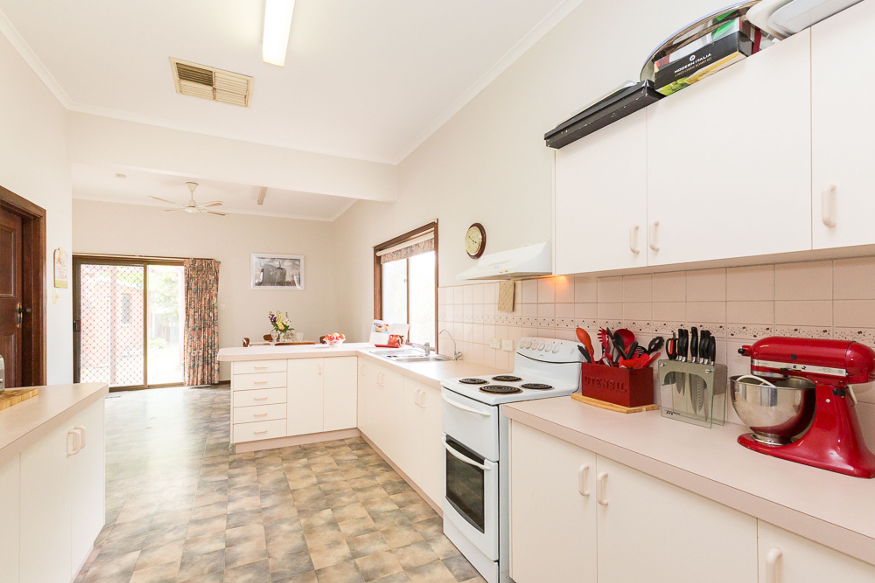 6 Bradshaw Street, Horsham VIC 3400, Horsham - Thumbnail 2