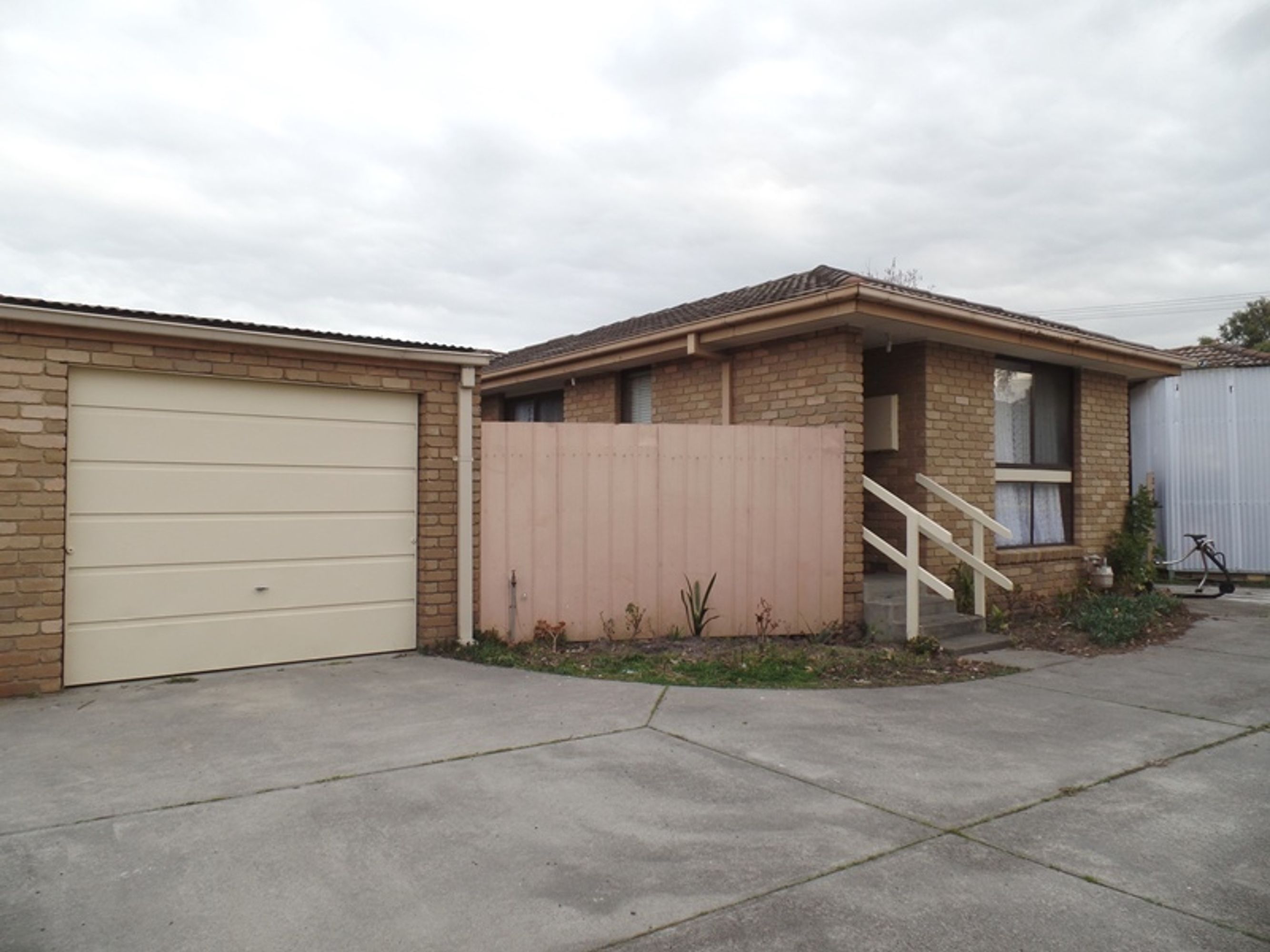 2/33 Royal Avenue