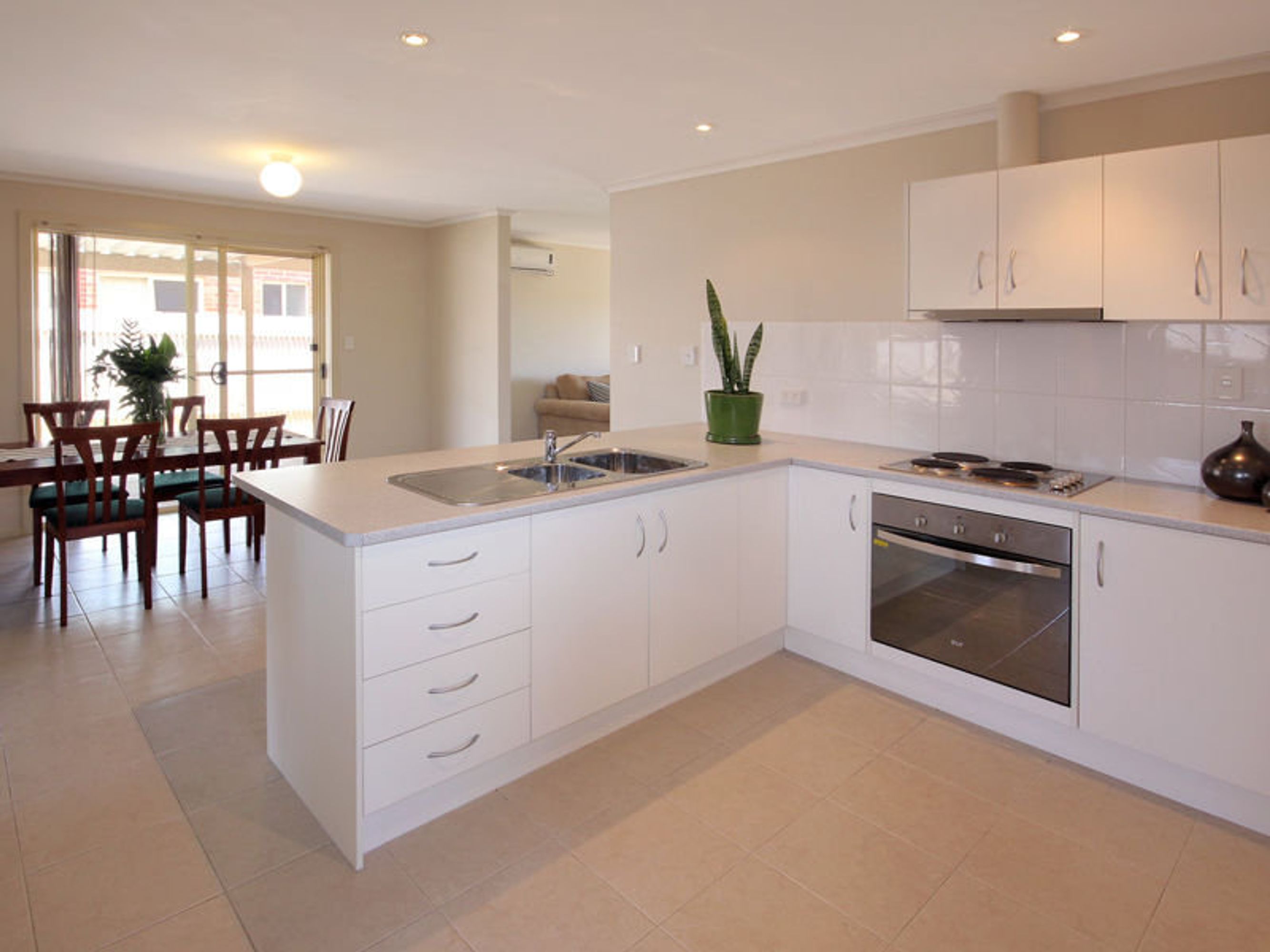 82 Hindmarsh Rd, Murray Bridge, SA 5253, Murray Bridge - Thumbnail 2