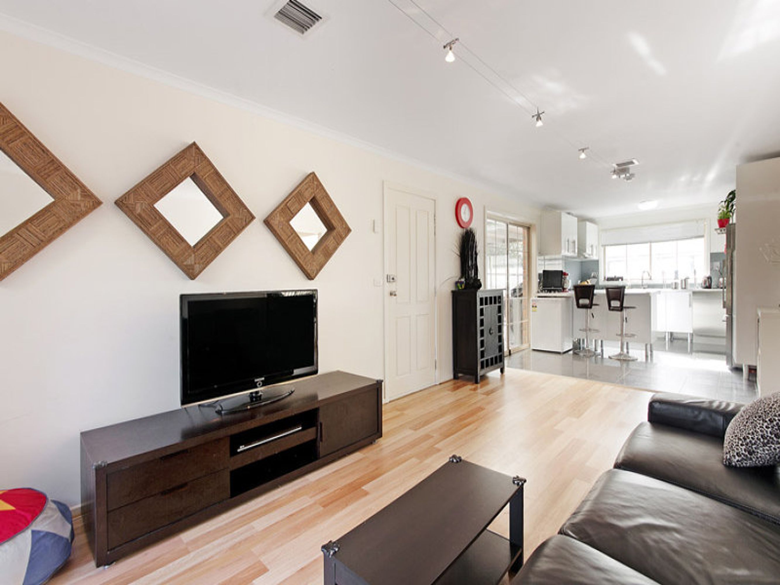 15 Kelvin Grove, Springvale - Thumbnail 3